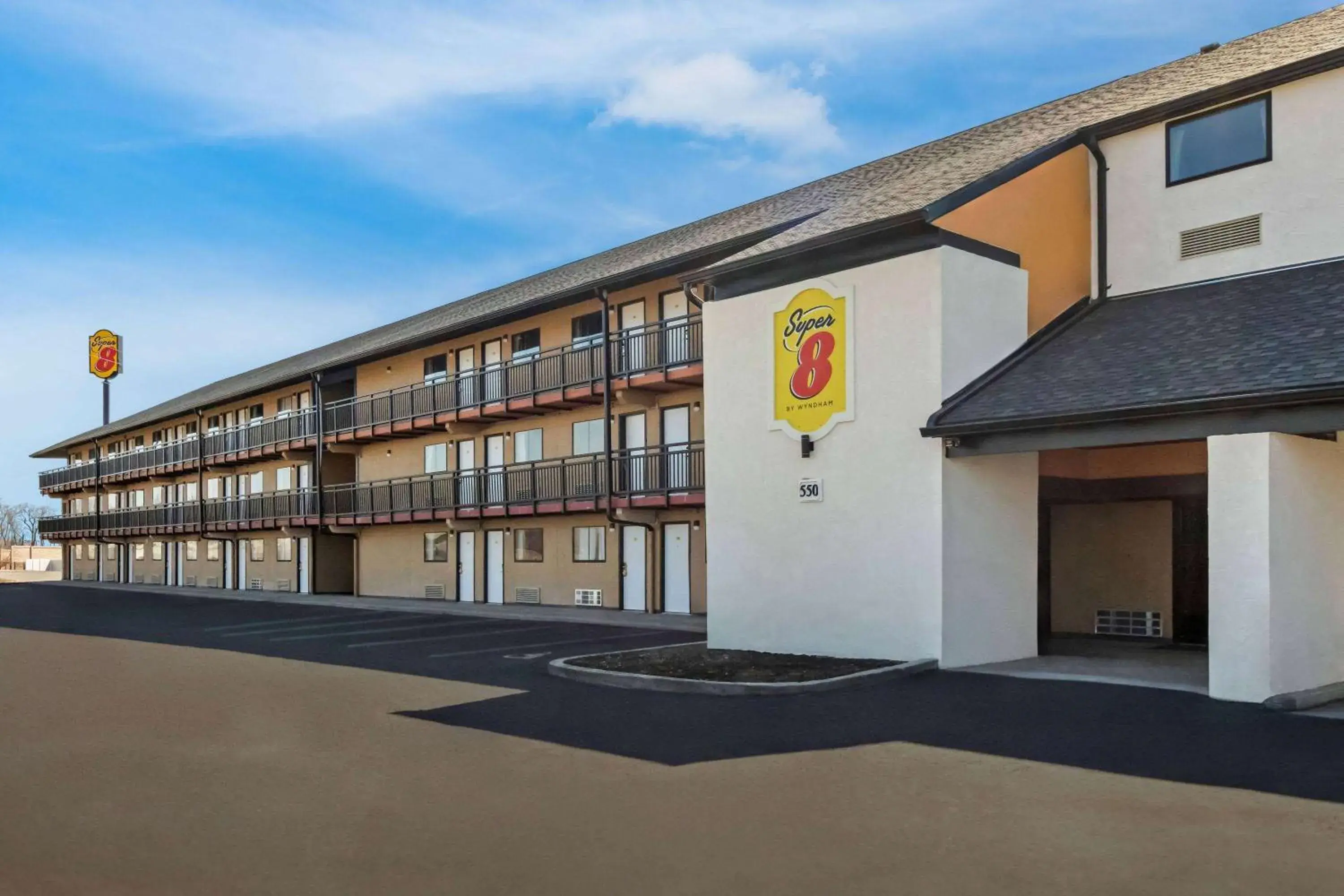 Property building in Super 8 by Wyndham Vandalia/Dayton International Airport Property building in Super 8 by Wyndham Vandalia/Dayton International Airport