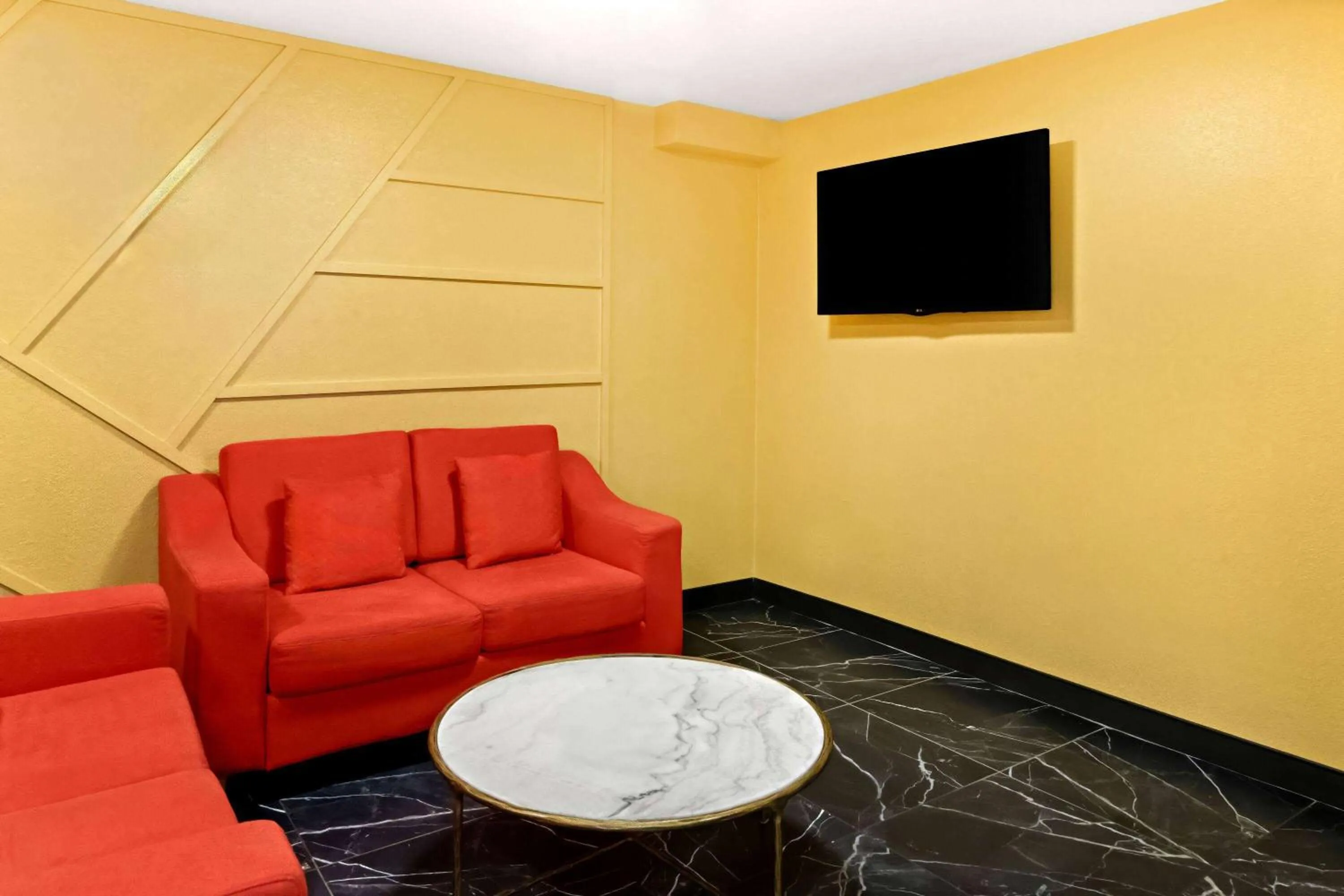 Lobby or reception in Super 8 by Wyndham Vandalia/Dayton International Airport