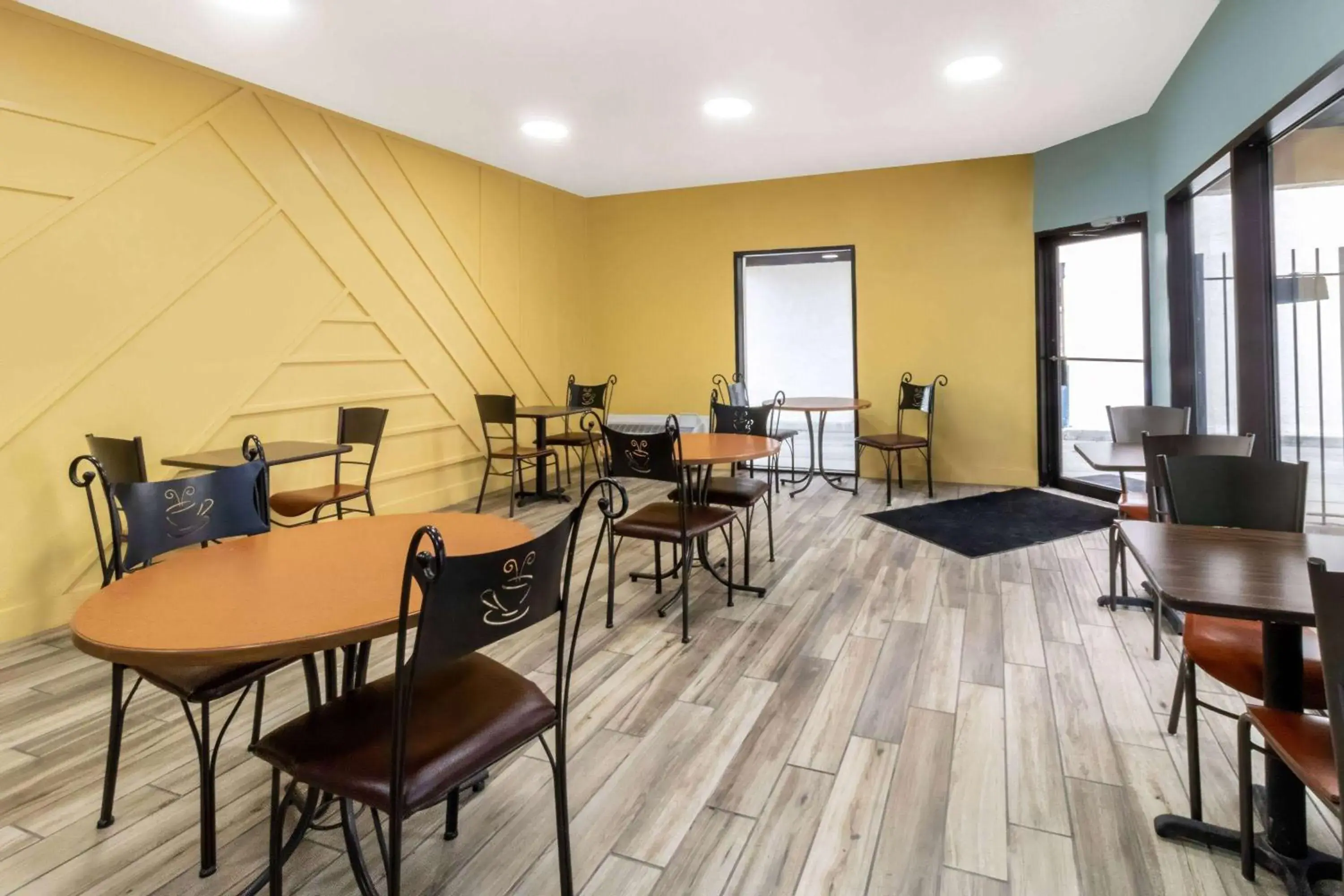 Restaurant/places to eat in Super 8 by Wyndham Vandalia/Dayton International Airport Restaurant/places to eat in Super 8 by Wyndham Vandalia/Dayton International Airport