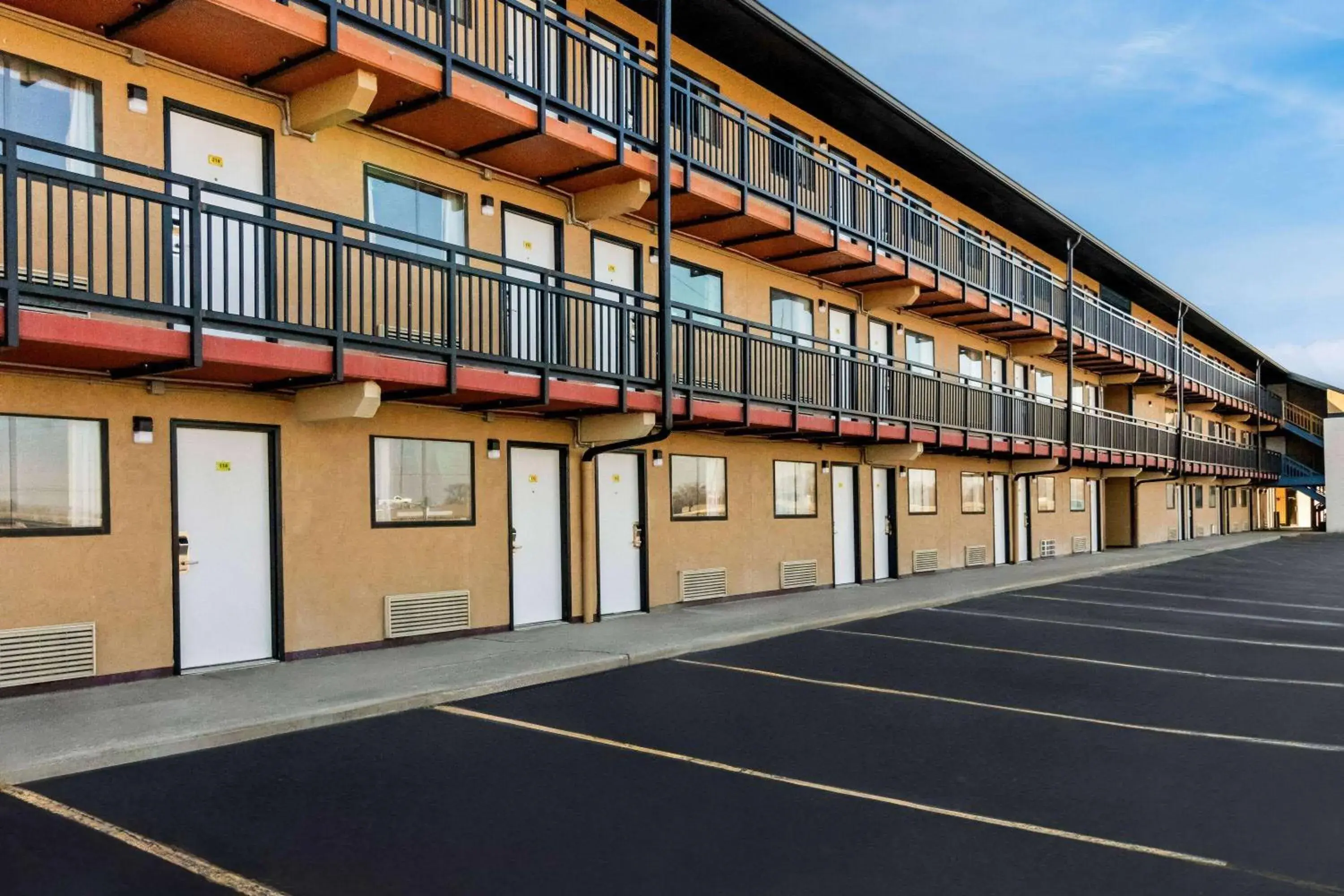 Property building in Super 8 by Wyndham Vandalia/Dayton International Airport Property building in Super 8 by Wyndham Vandalia/Dayton International Airport