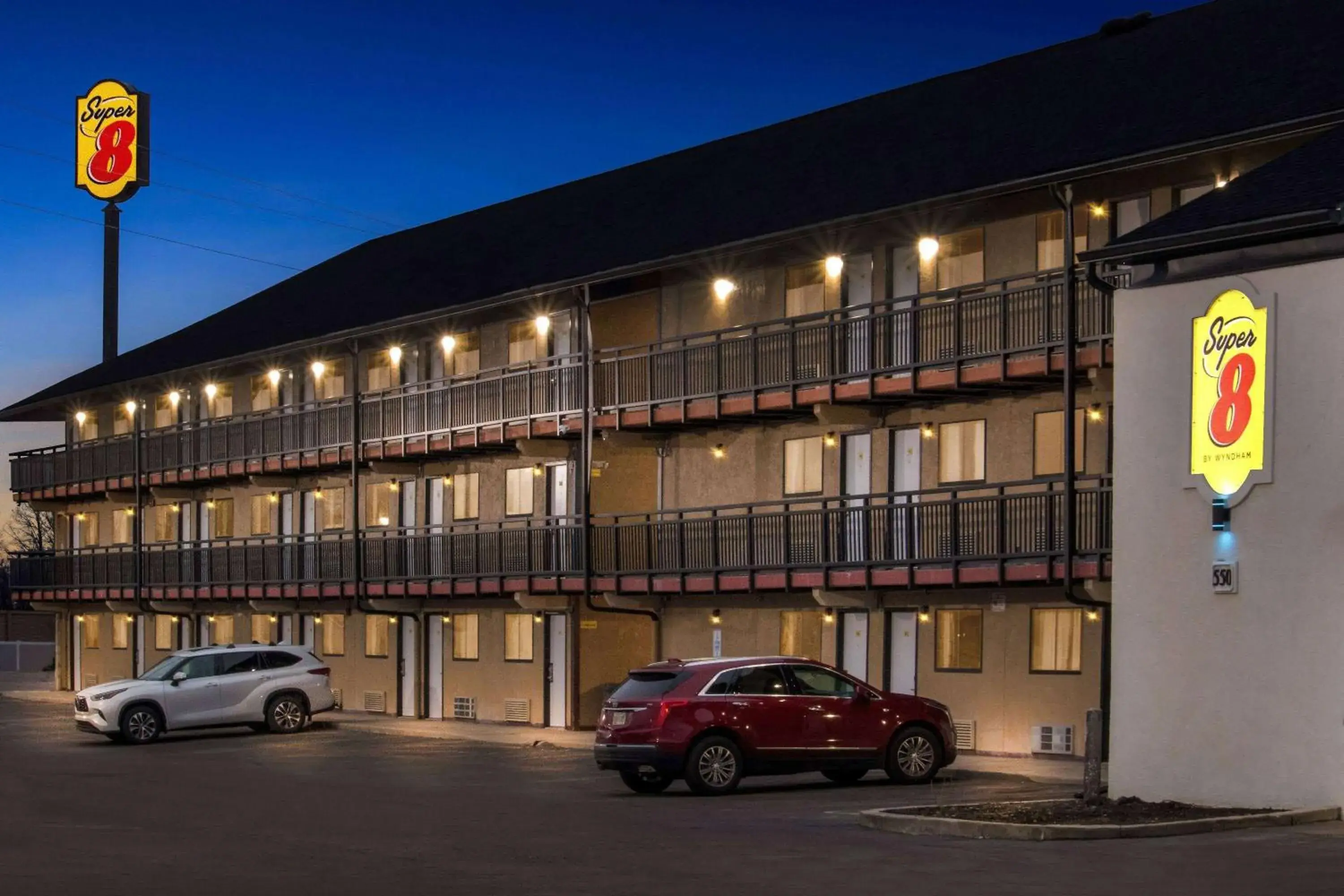 Property building in Super 8 by Wyndham Vandalia/Dayton International Airport Property building in Super 8 by Wyndham Vandalia/Dayton International Airport