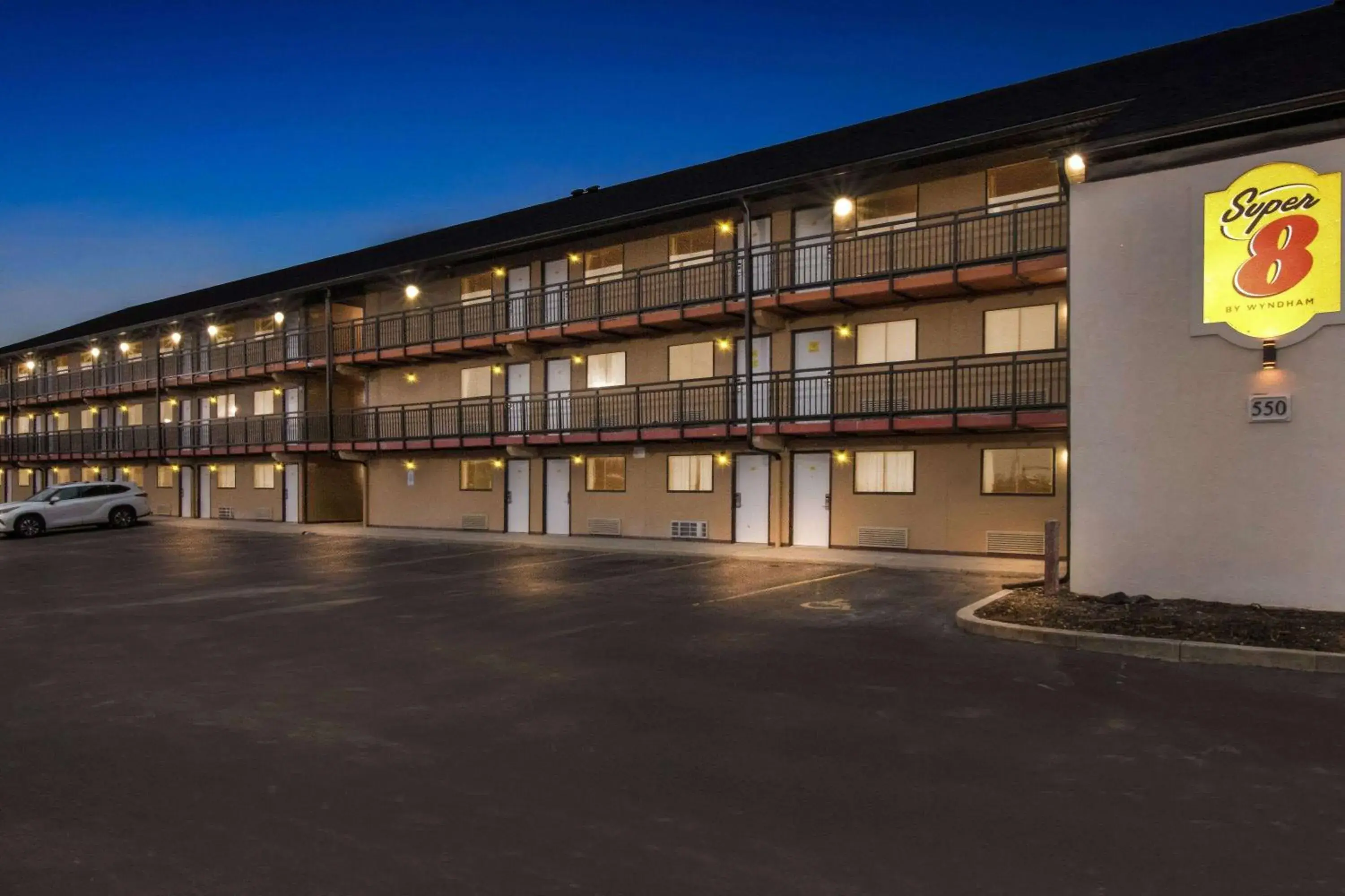 Property building in Super 8 by Wyndham Vandalia/Dayton International Airport Property building in Super 8 by Wyndham Vandalia/Dayton International Airport