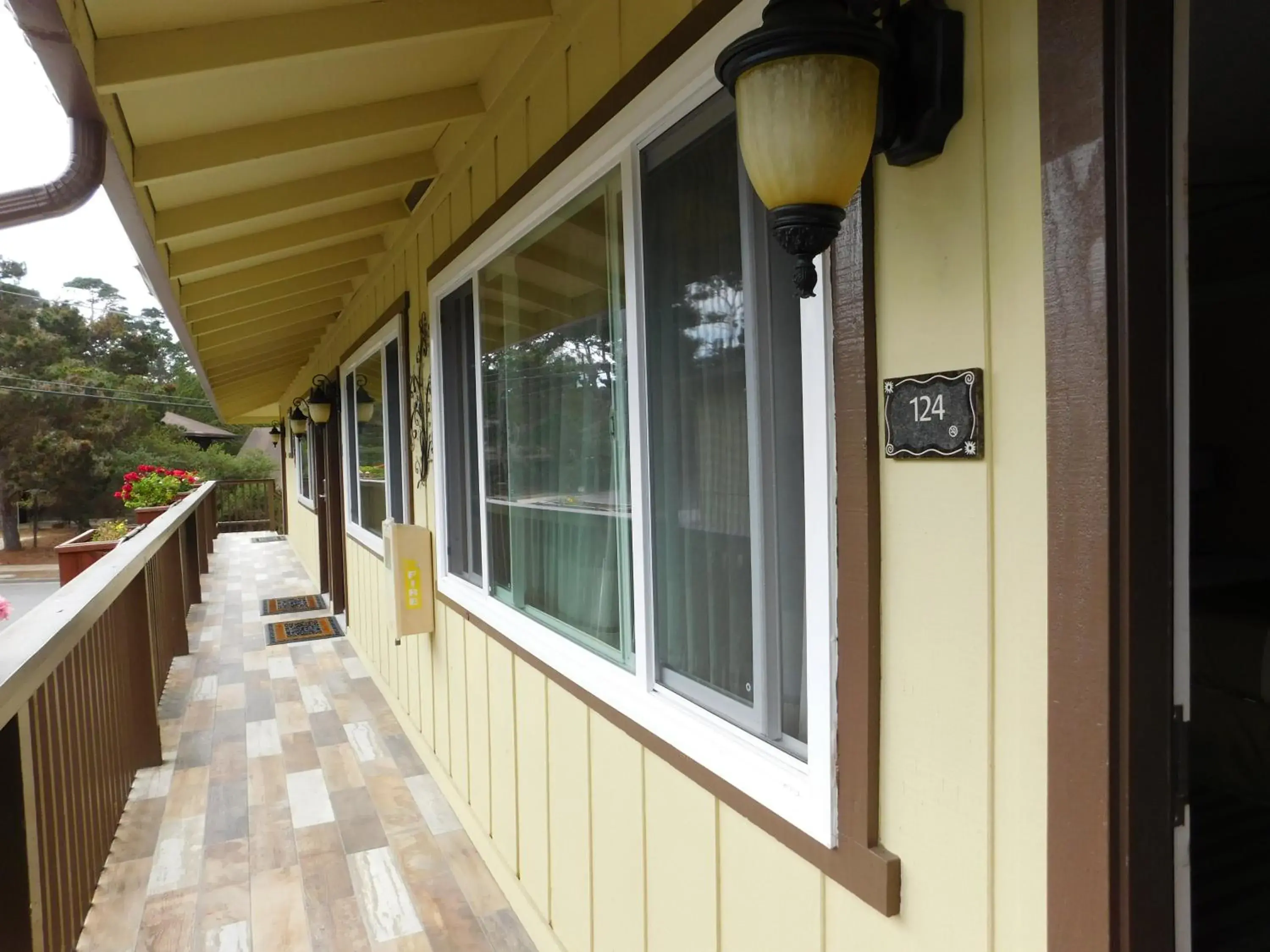 Property building in Deer Haven Inn Property building in Deer Haven Inn