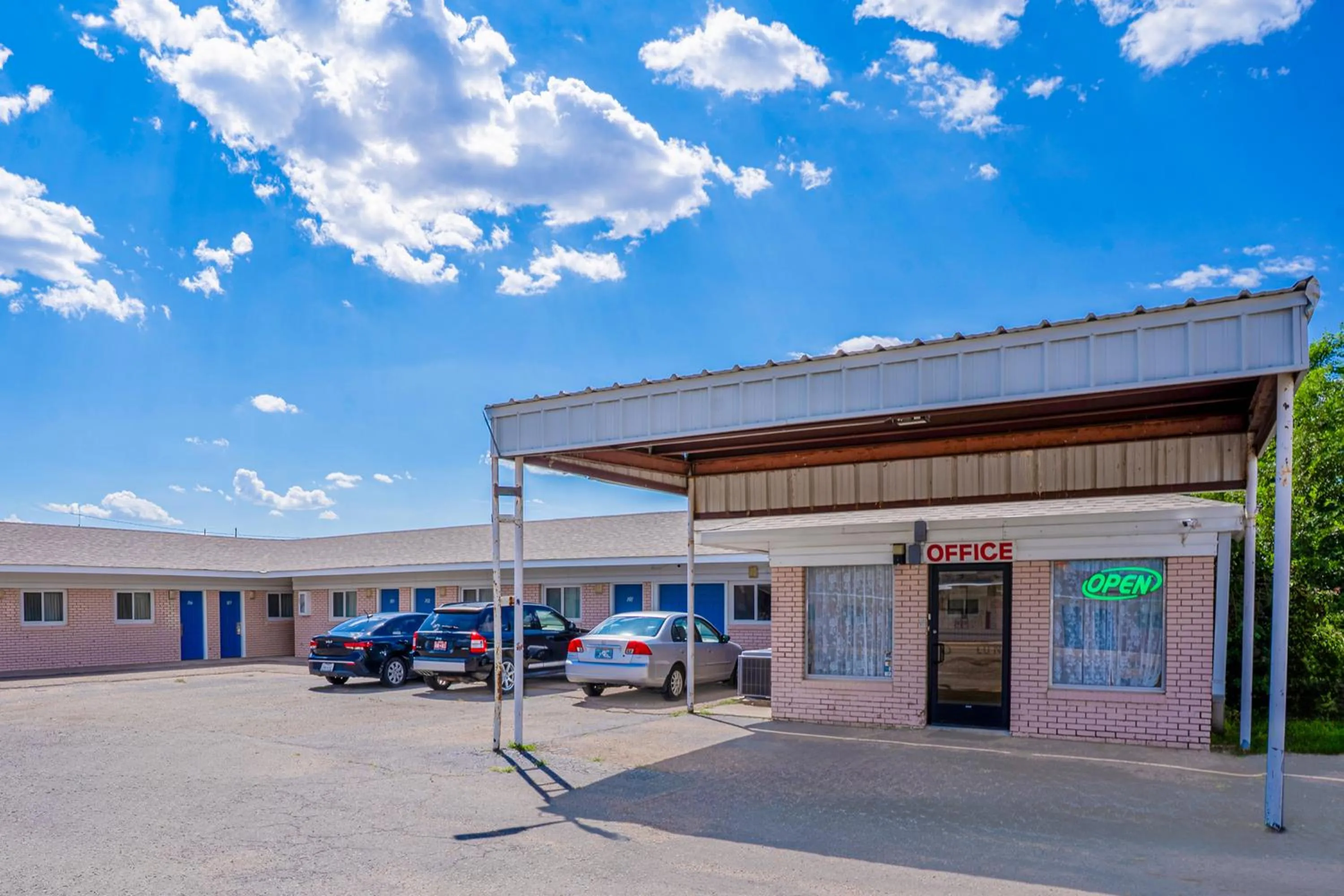 Parking in Hotel O Longhorn Boise City OK