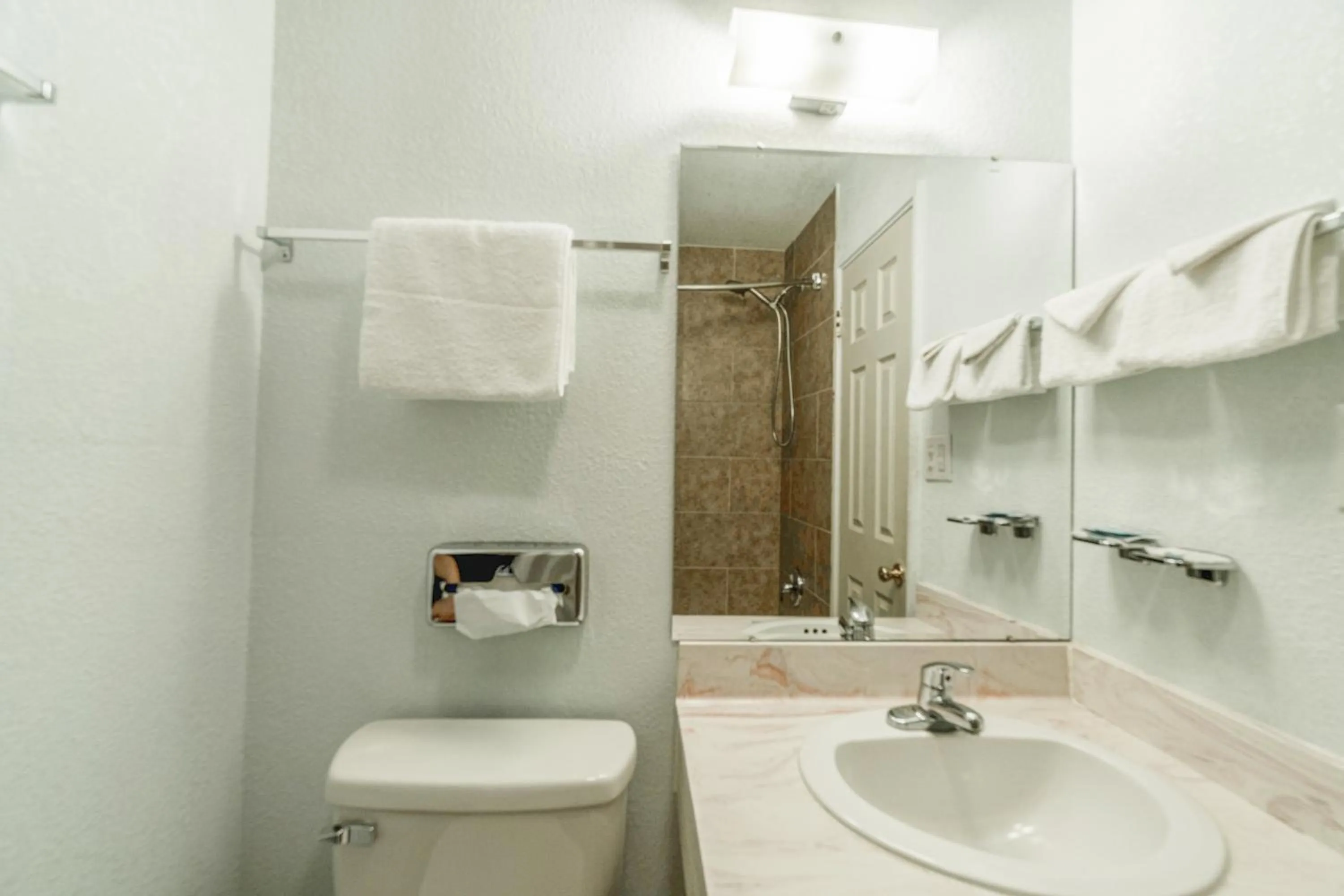 Bathroom in Hotel O Longhorn Boise City OK