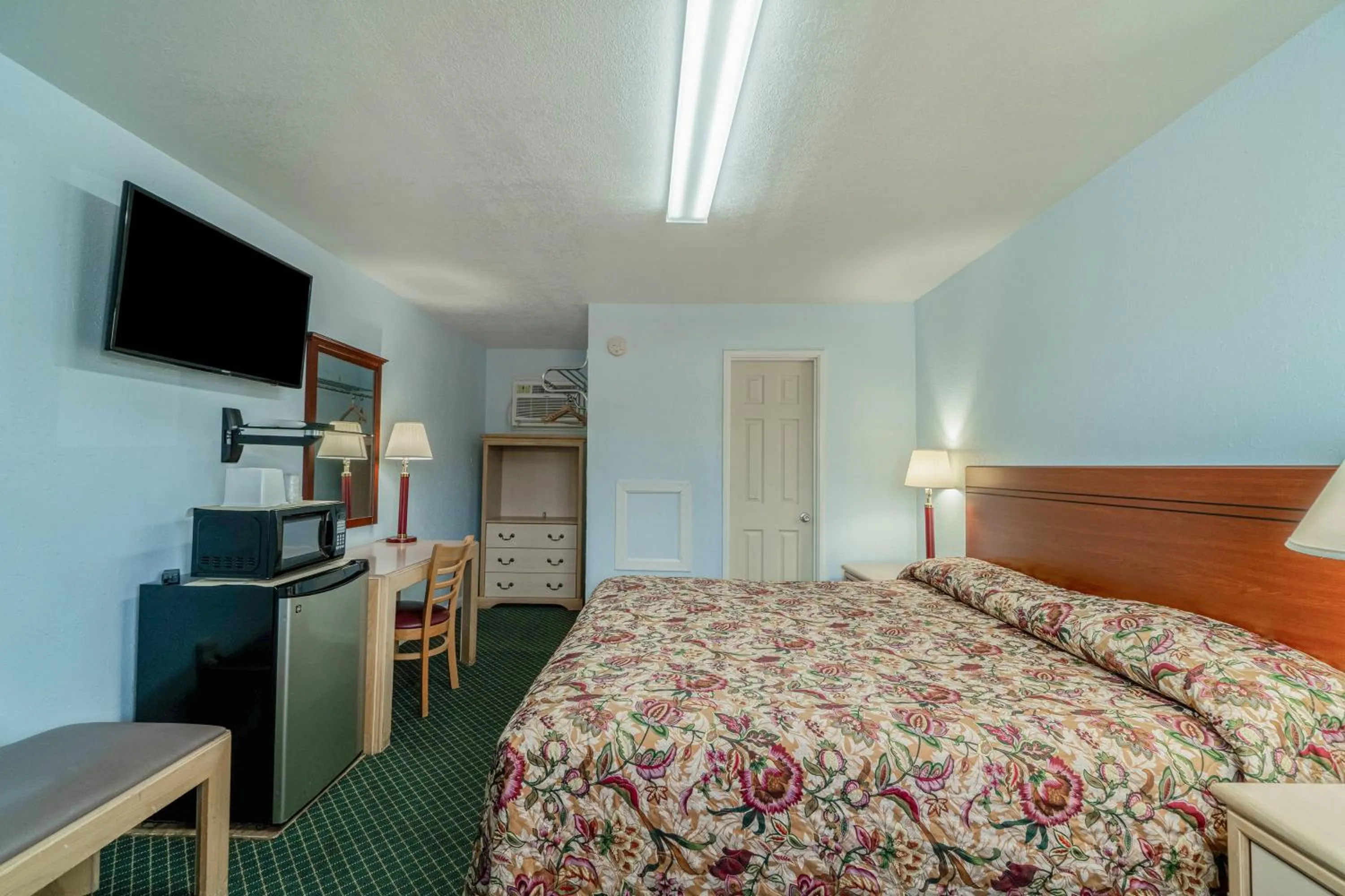 Bedroom, Bed in Hotel O Longhorn Boise City OK