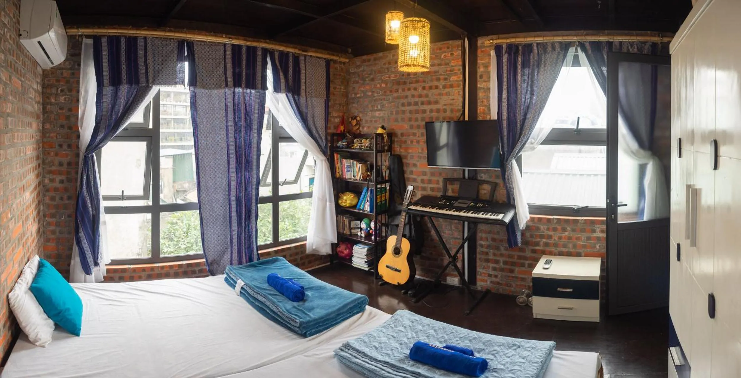 Photo of the whole room, Bed in Halo Bay Homestay