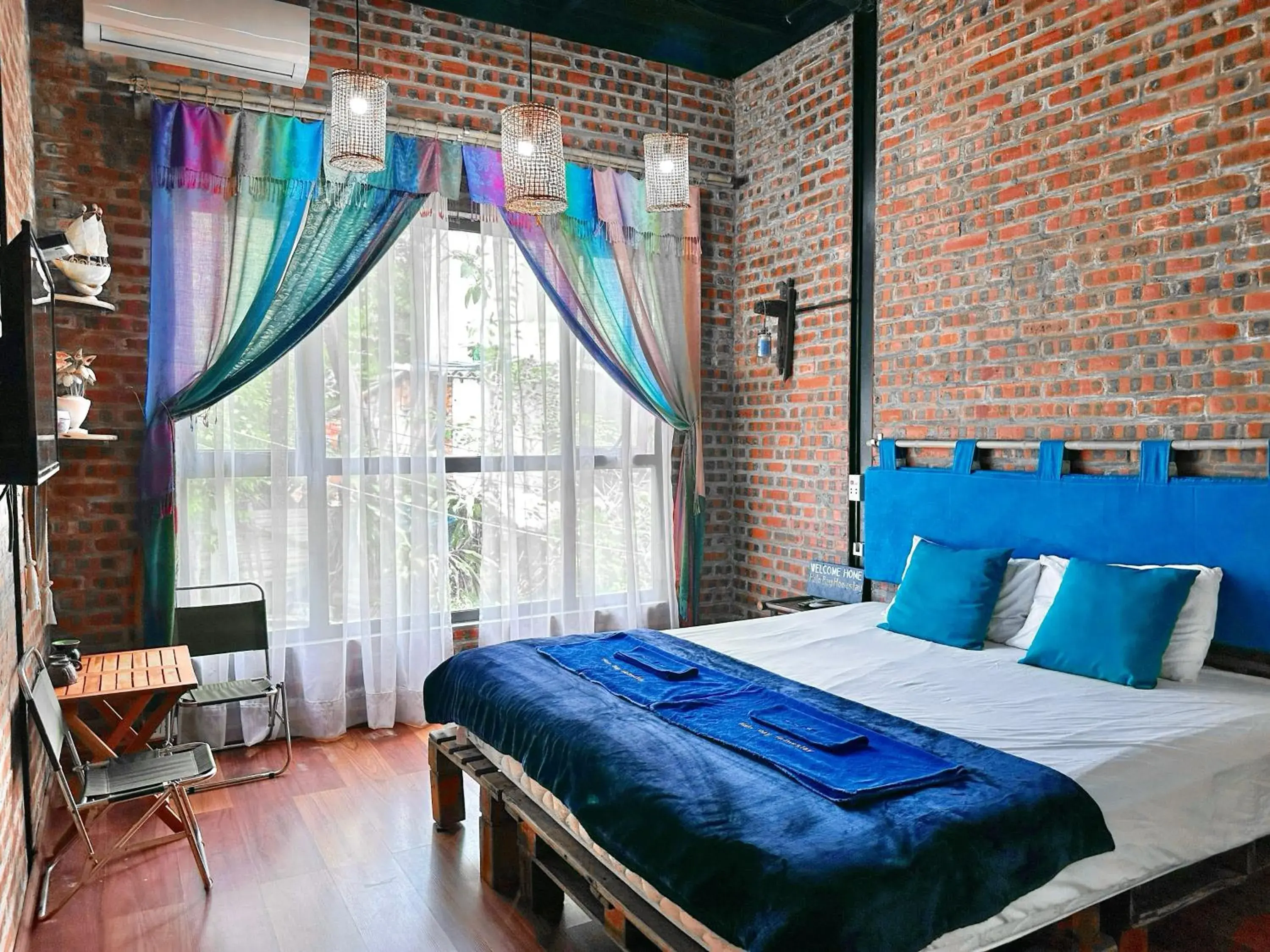 Double Room with Mountain View in Halo Bay Homestay Double Room with Mountain View in Halo Bay Homestay