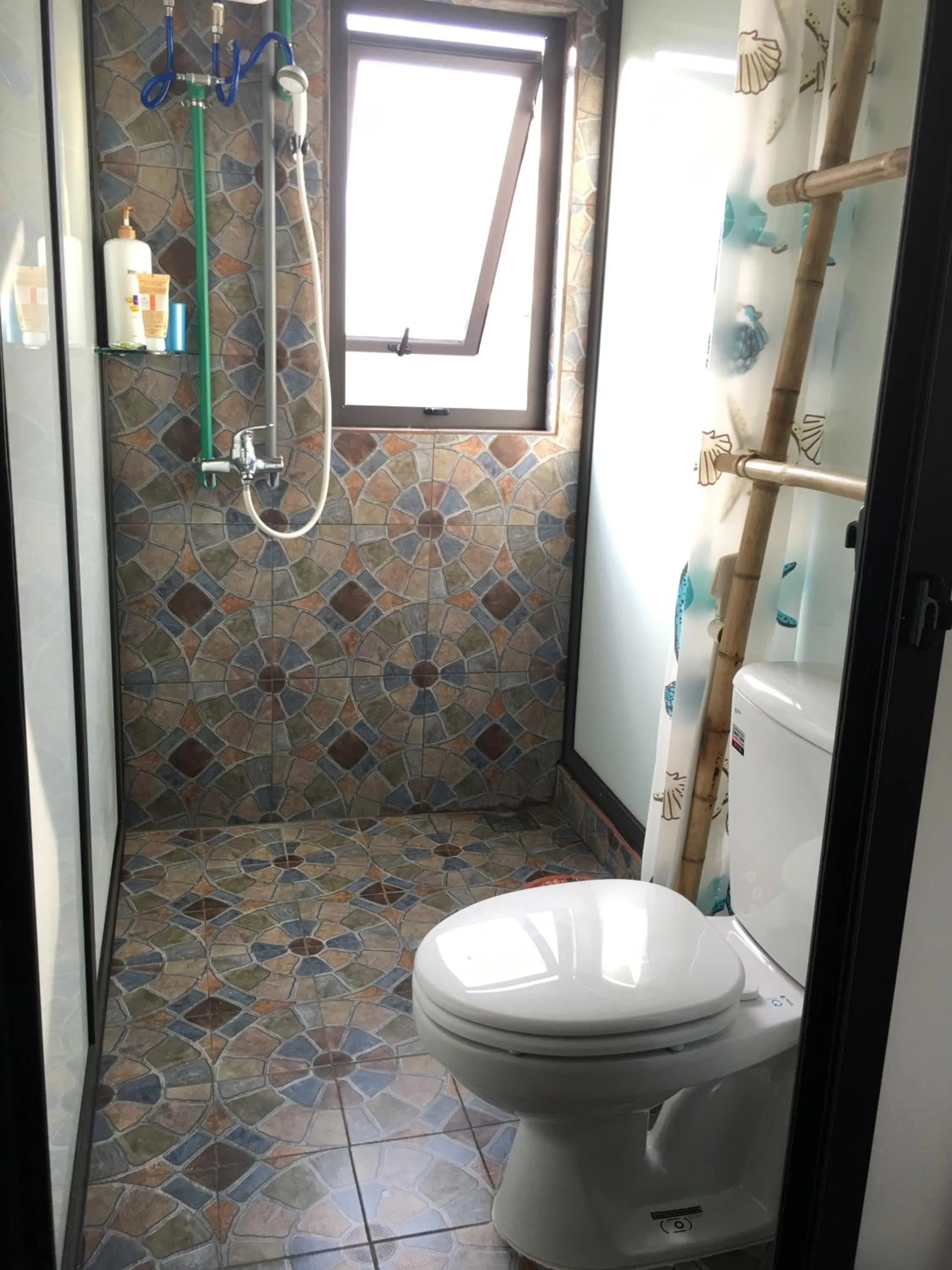 Shower in Halo Bay Homestay