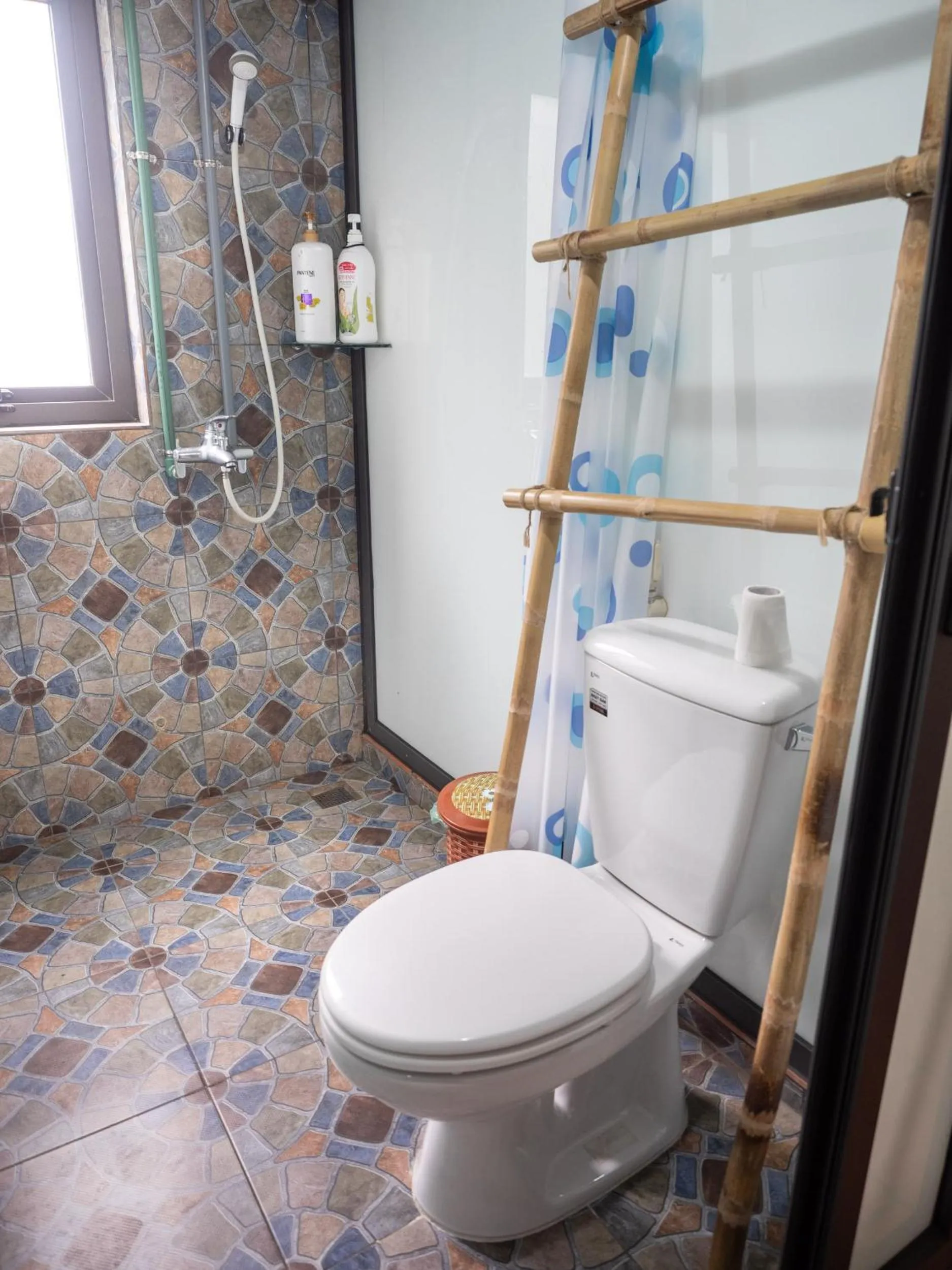 Toilet in Halo Bay Homestay