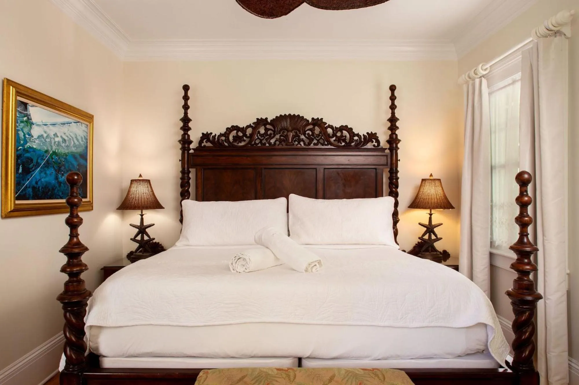 Bedroom, Bed in The Gardens Hotel