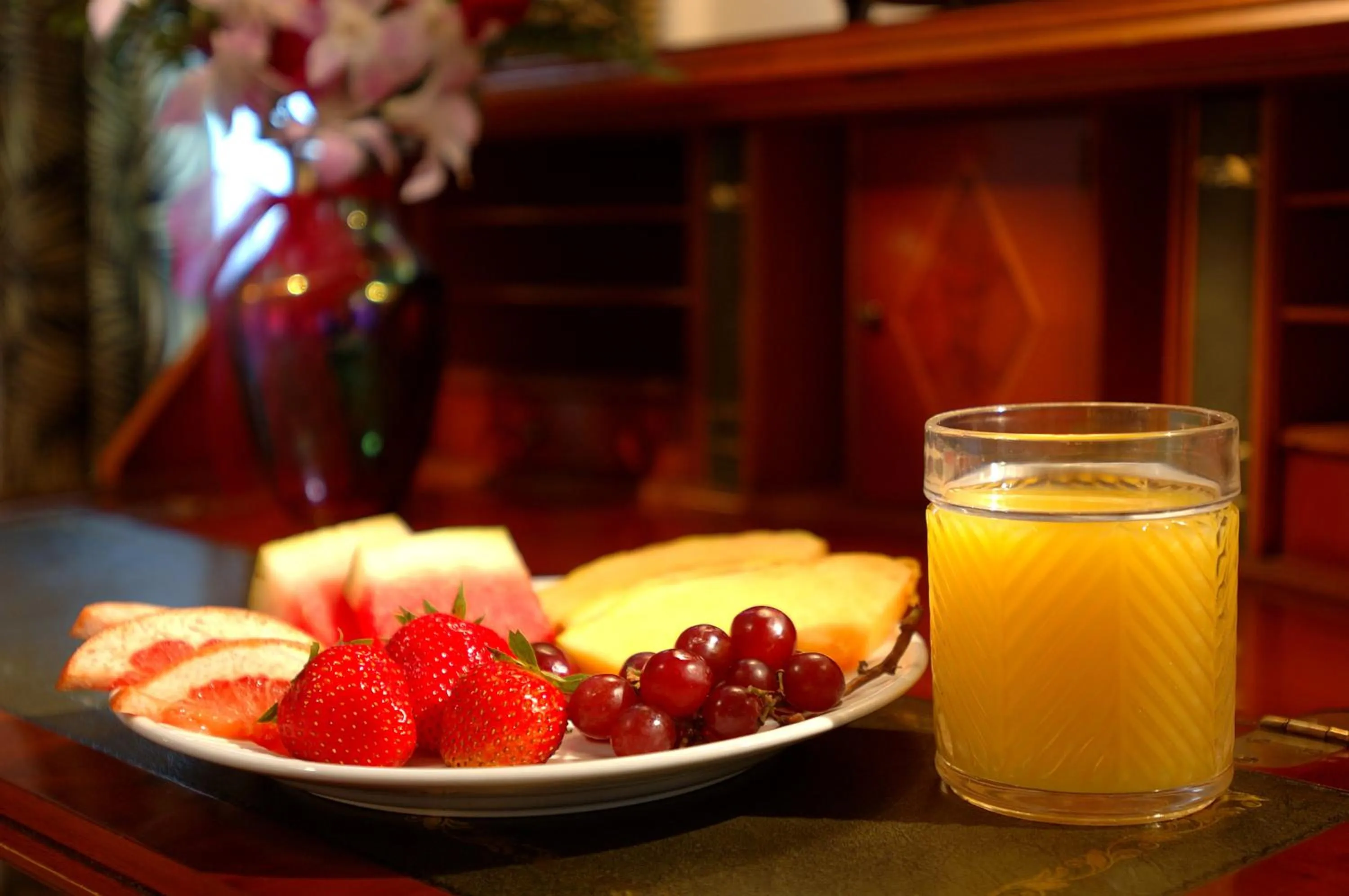 Food and drinks in The Gardens Hotel
