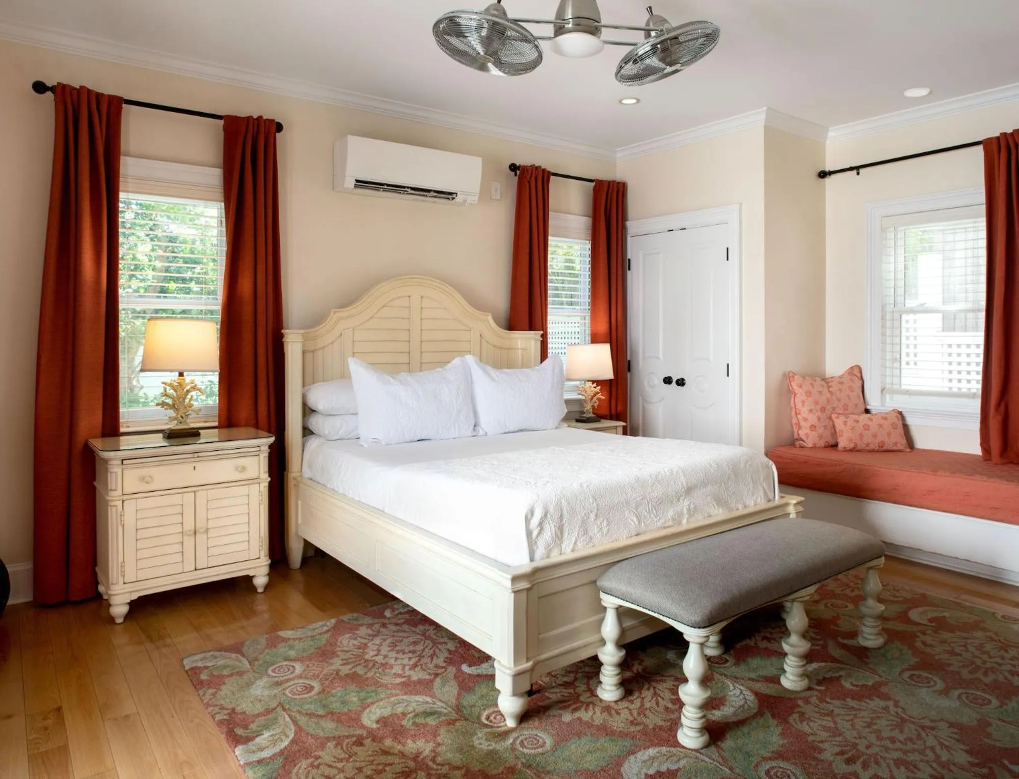 Bedroom, Bed in The Gardens Hotel