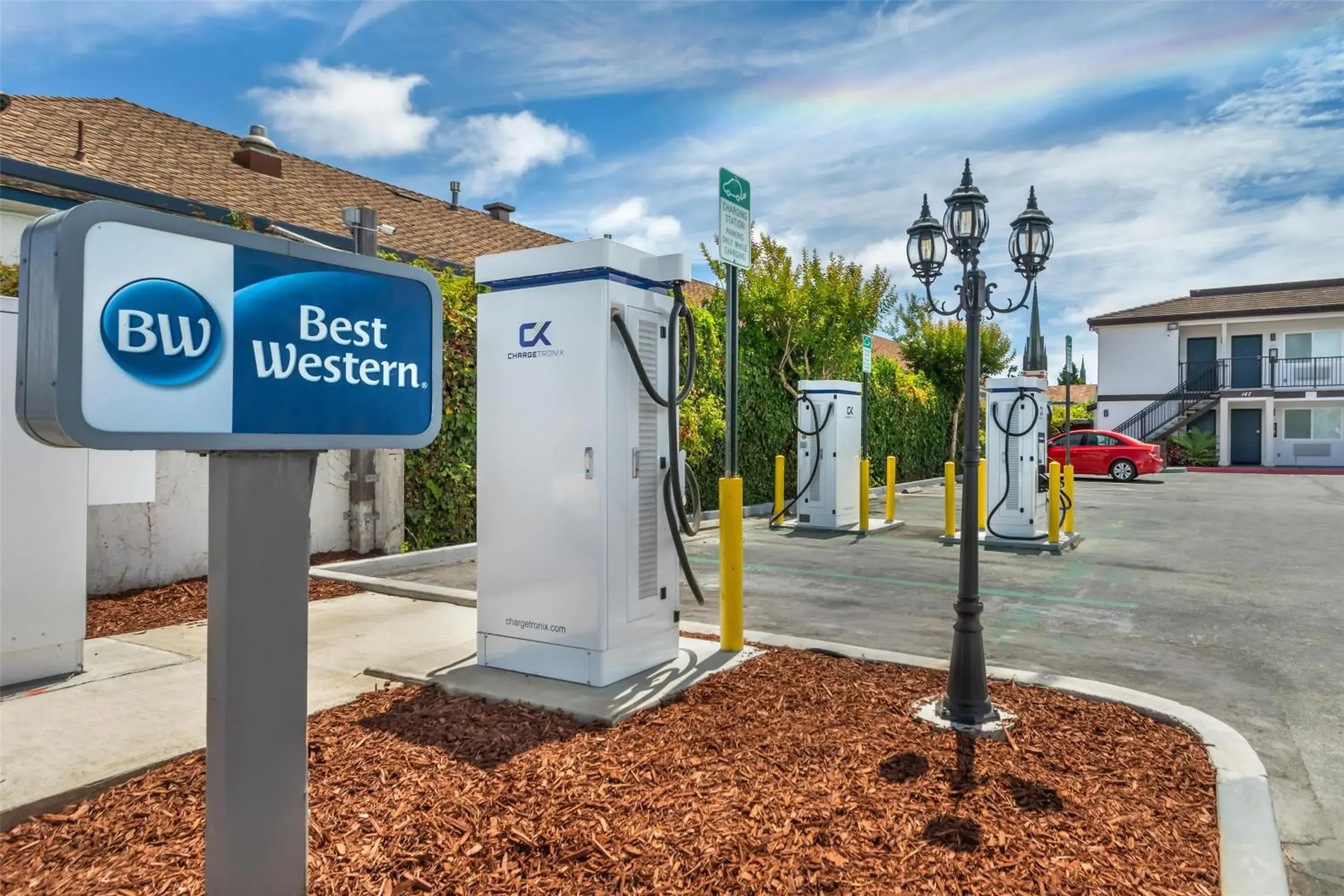 Property building in Best Western Rose Garden Inn Property building in Best Western Rose Garden Inn