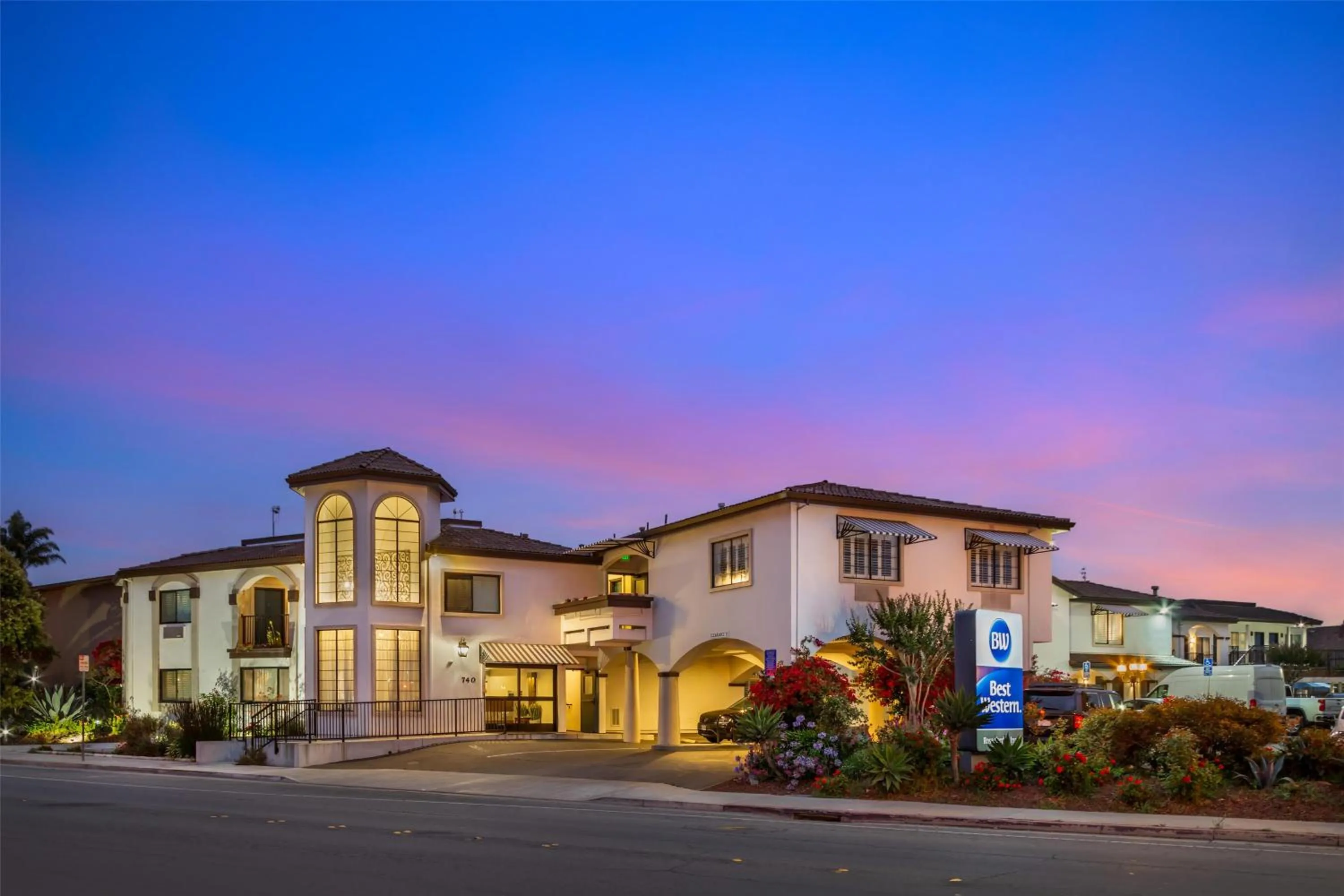 Property building in Best Western Rose Garden Inn