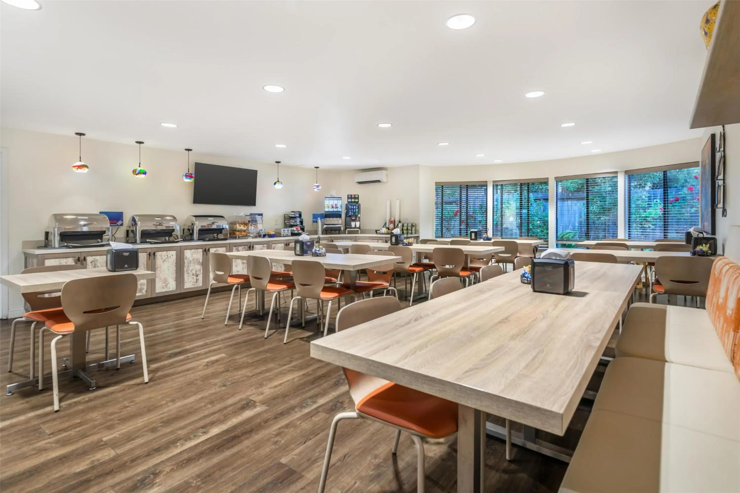 Breakfast in Best Western Rose Garden Inn