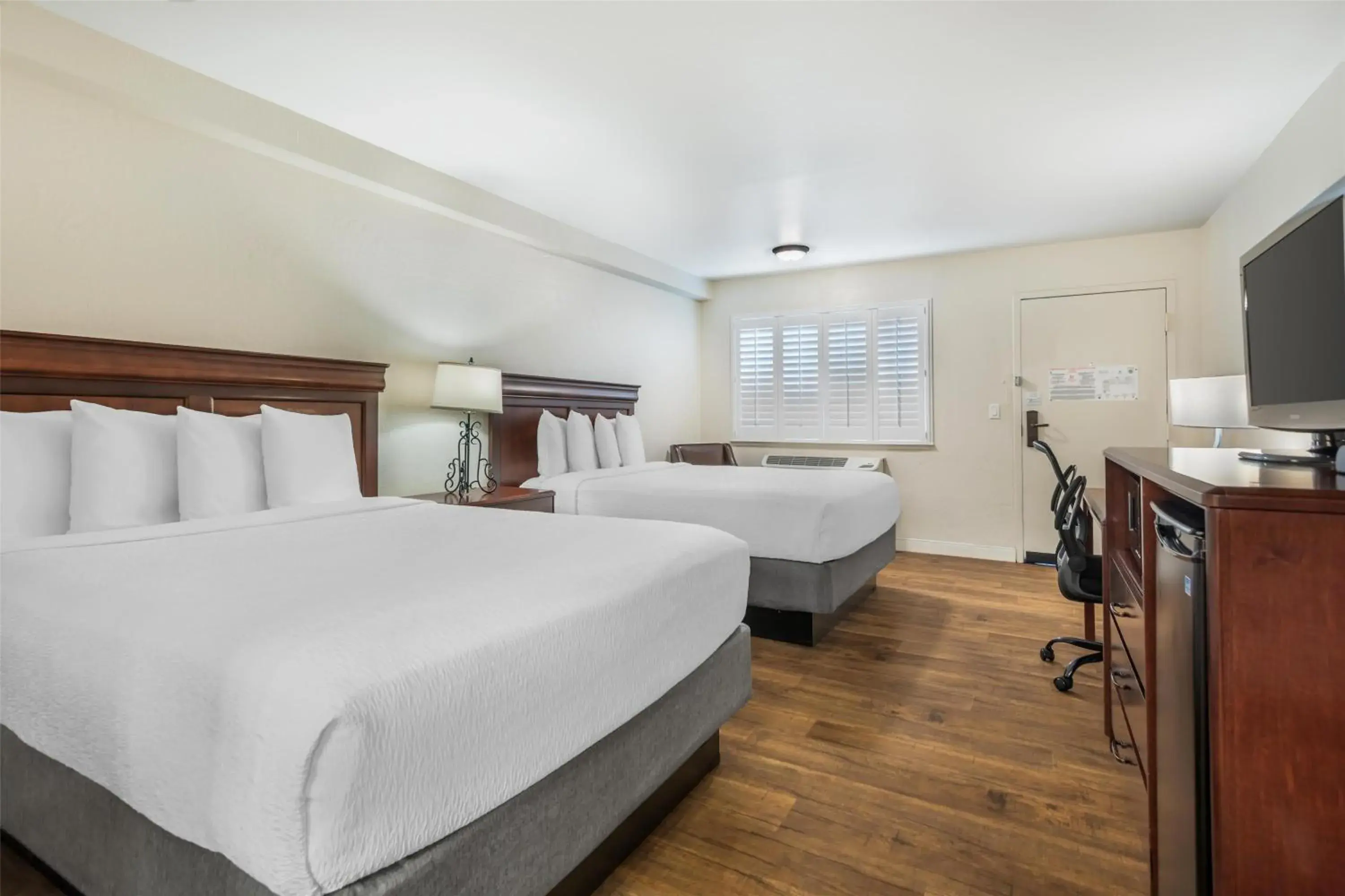 Queen Room with Two Queen Beds - Non-Smoking in Best Western Rose Garden Inn Queen Room with Two Queen Beds - Non-Smoking in Best Western Rose Garden Inn