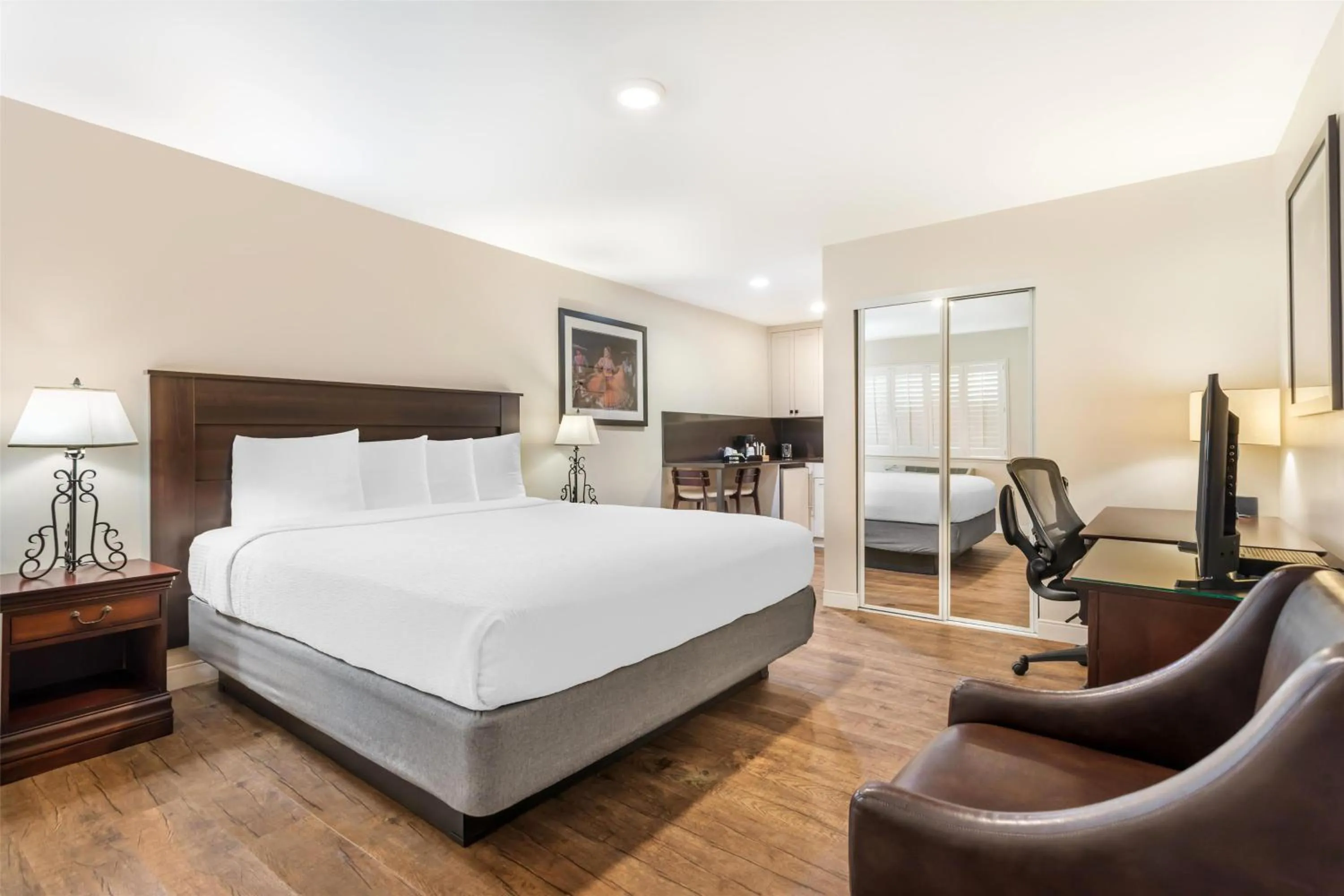 Bedroom, Bed in Best Western Rose Garden Inn