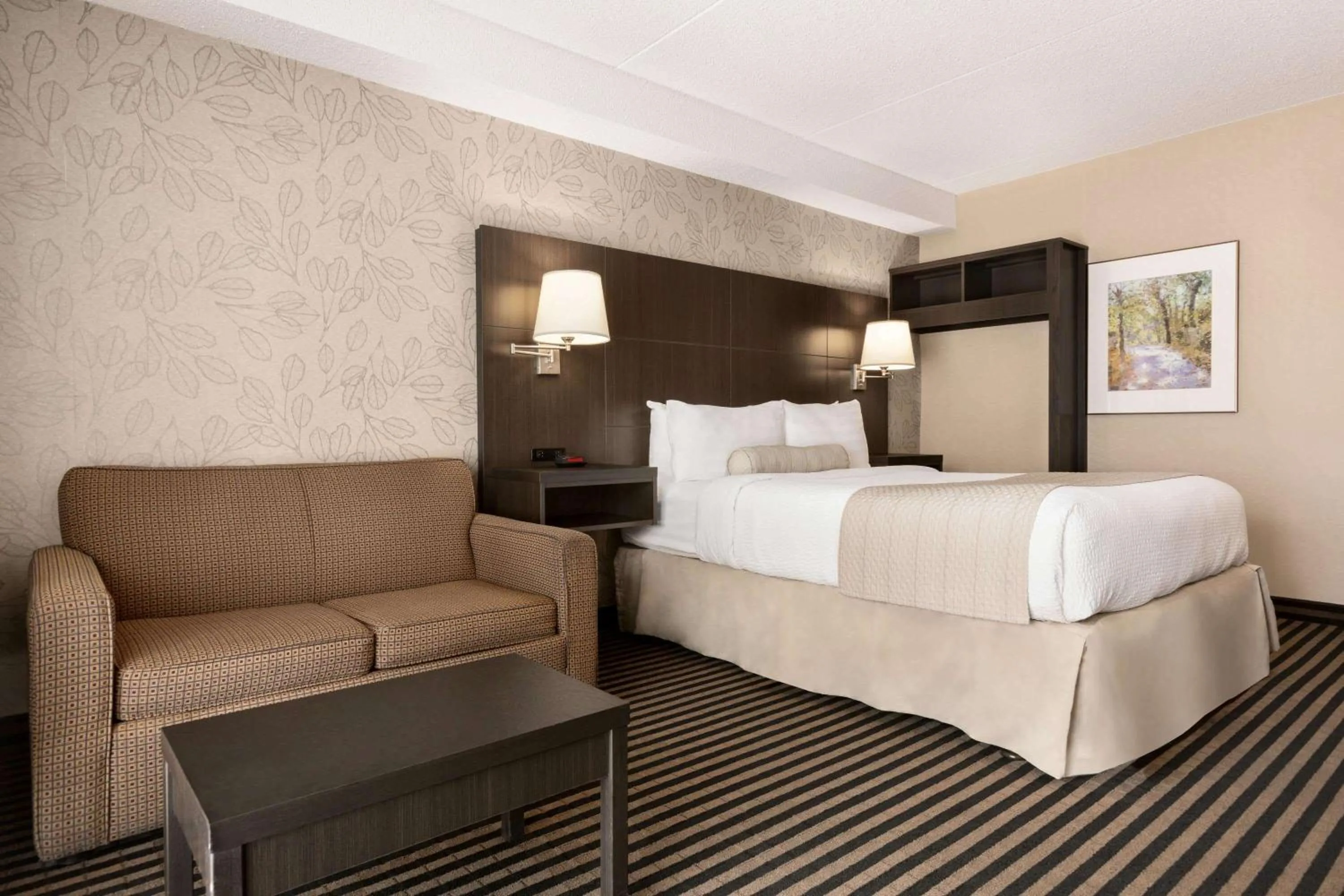 Photo of the whole room, Bed in Days Inn by Wyndham Miramichi NB