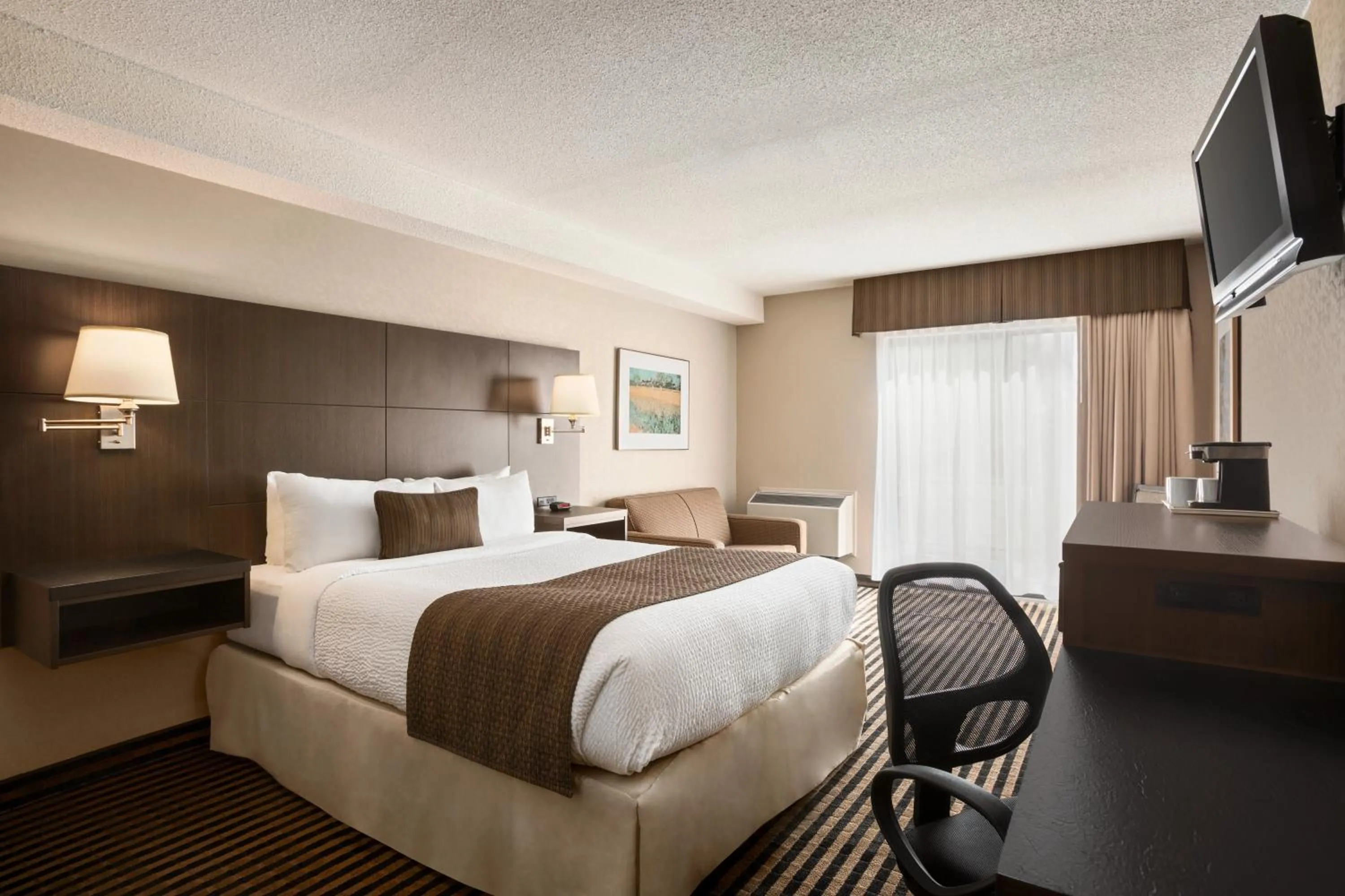 Photo of the whole room, Bed in Days Inn by Wyndham Miramichi NB