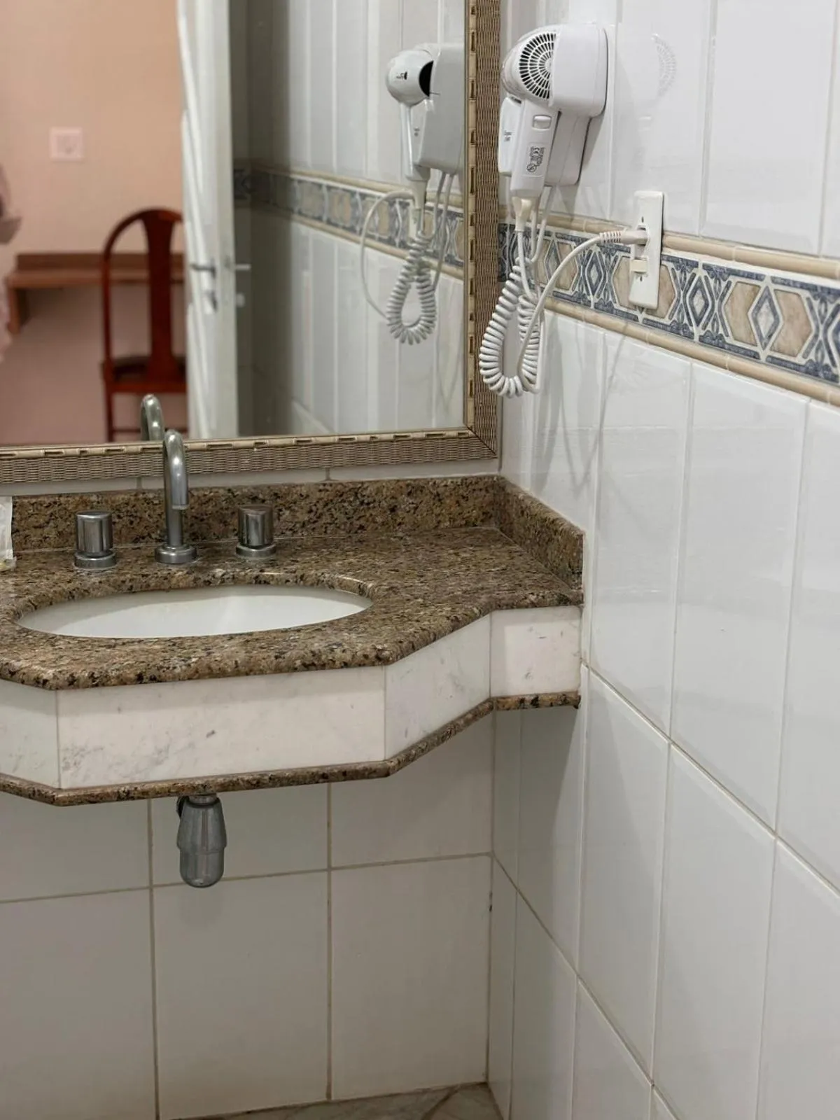 Bathroom in Tamareiras Park Hotel
