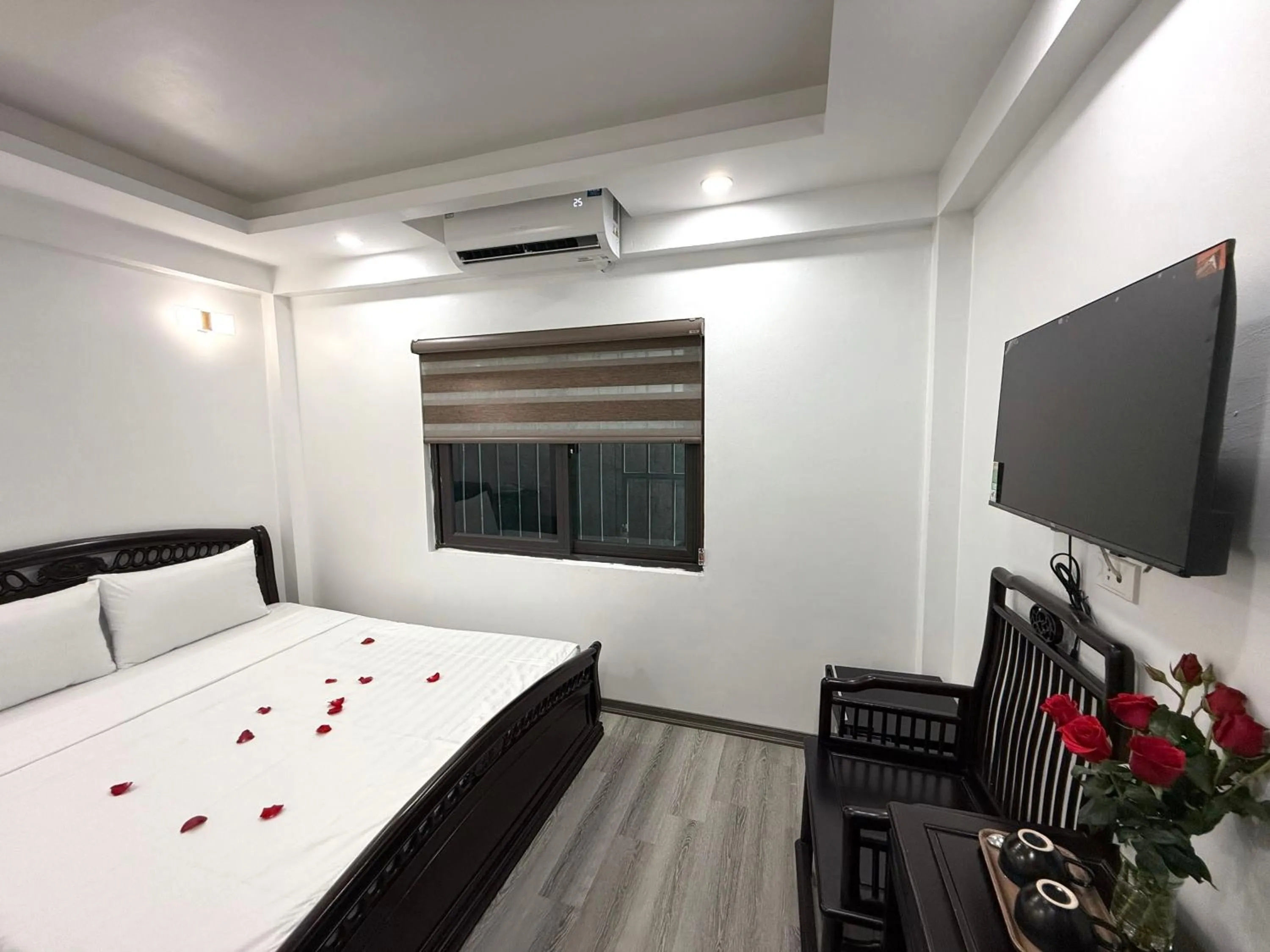 Bed in The Queen Hotel & Spa 2