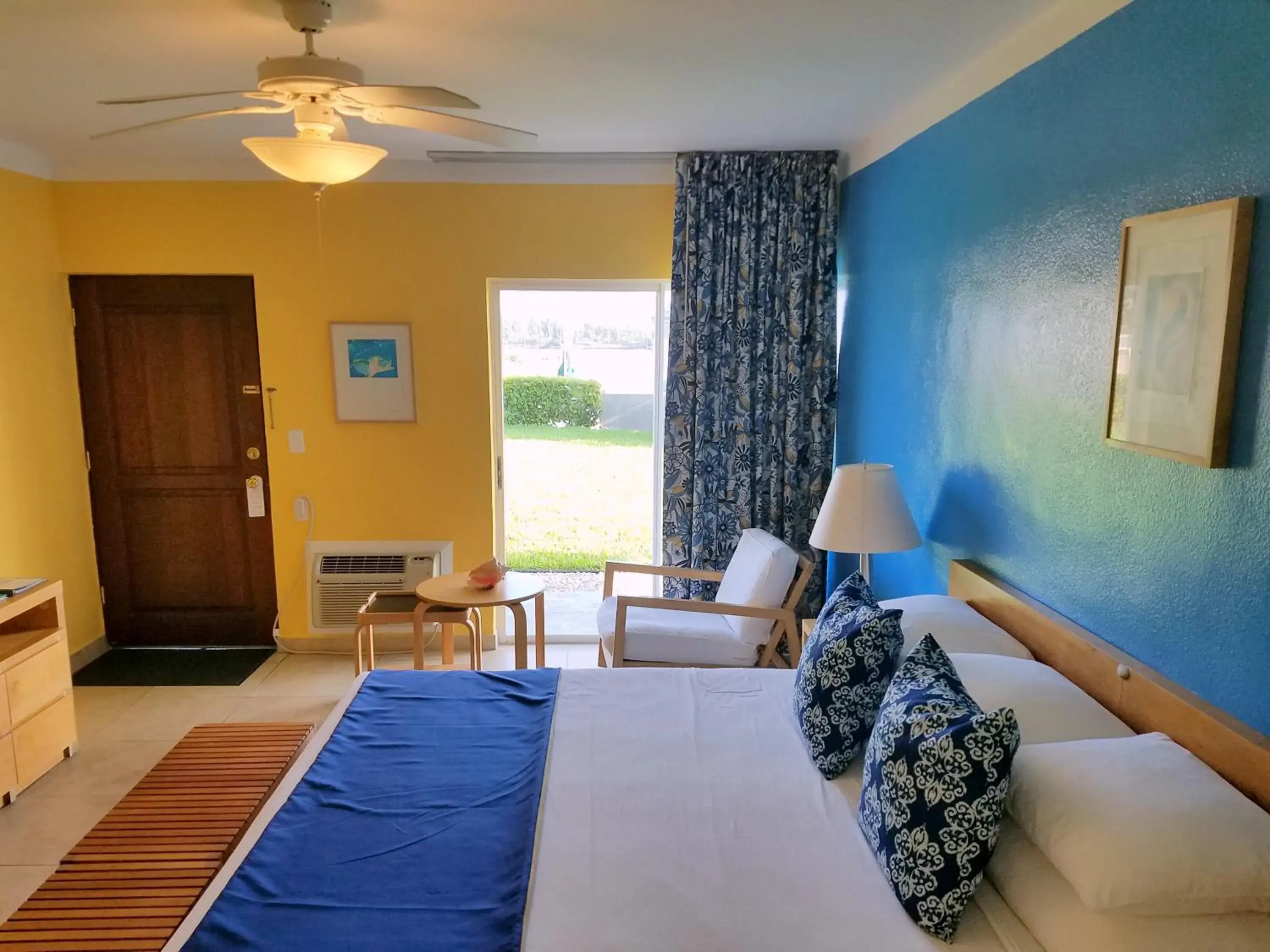 Bed in Flamingo Bay Hotel & Marina Bed in Flamingo Bay Hotel & Marina