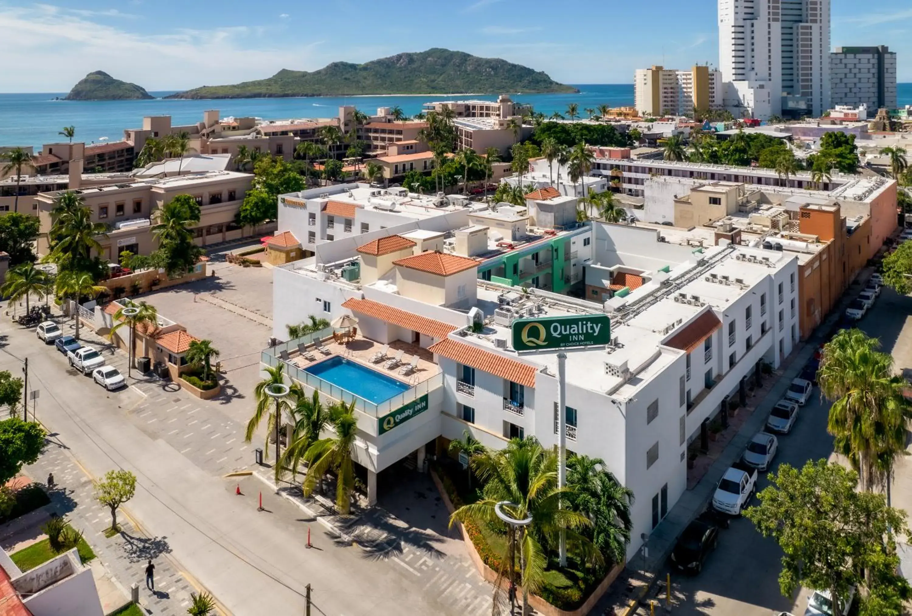 Property building in Quality Inn Mazatlan Property building in Quality Inn Mazatlan