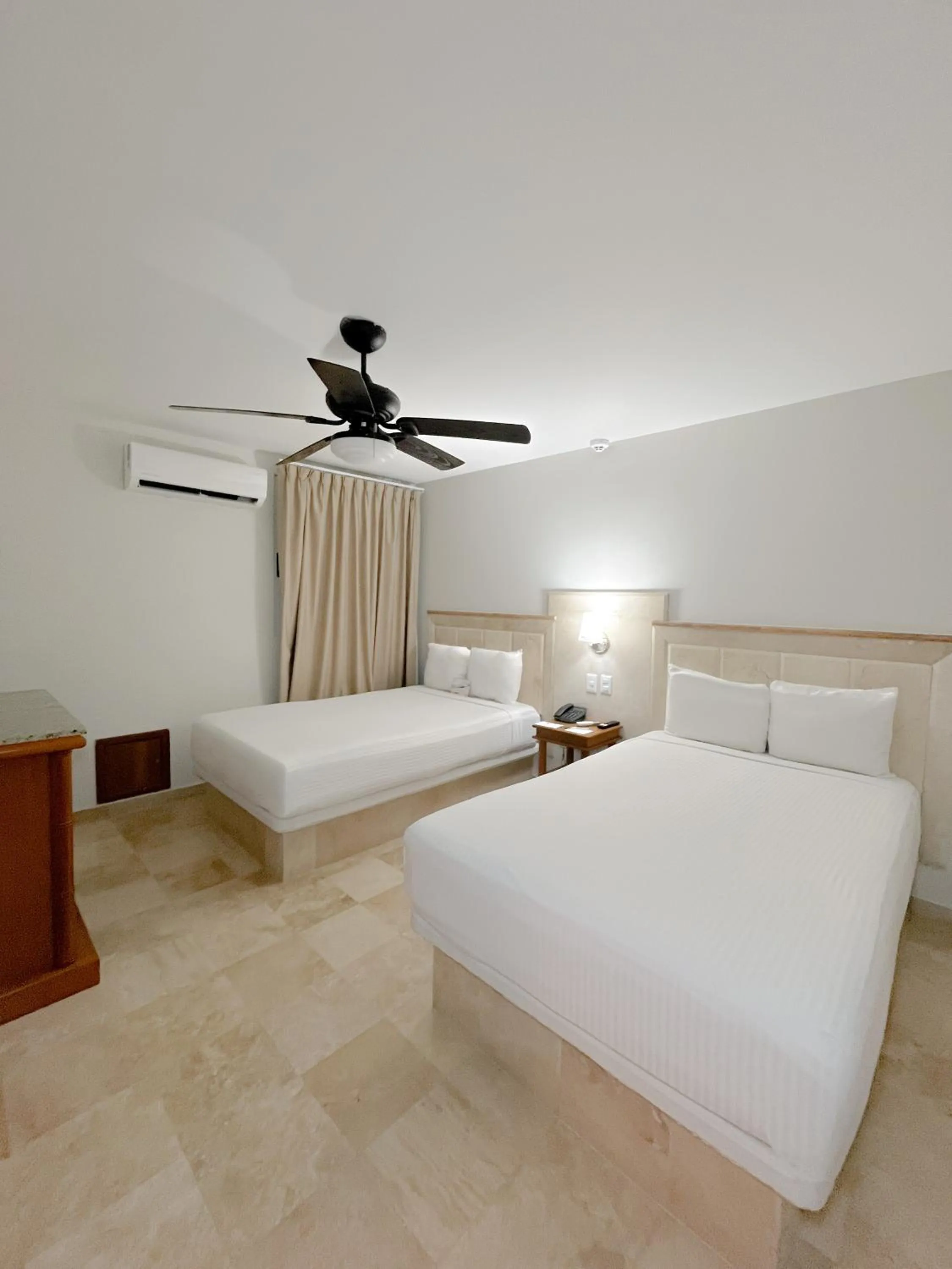 Bed in Quality Inn Mazatlan