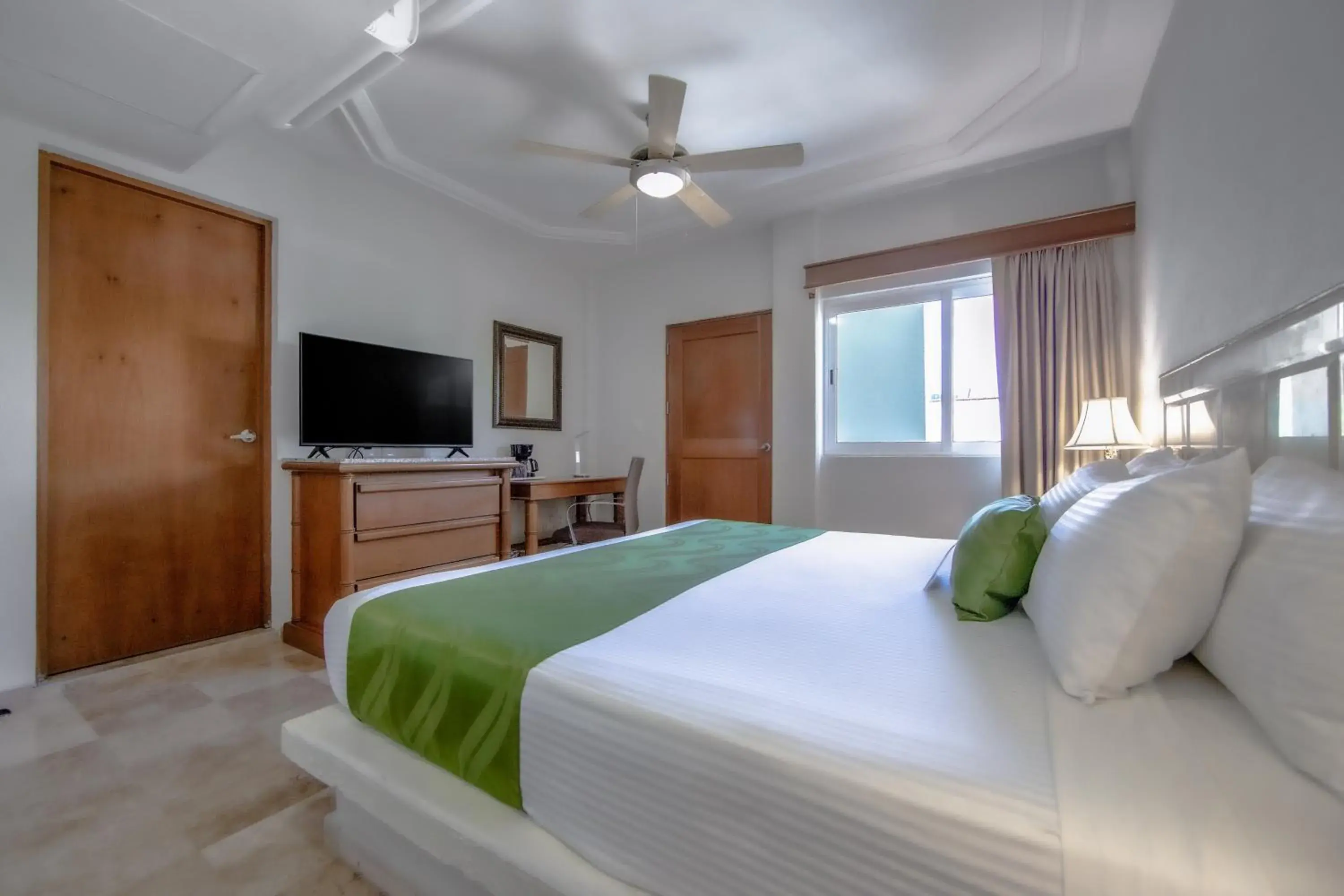 Bed in Quality Inn Mazatlan Bed in Quality Inn Mazatlan