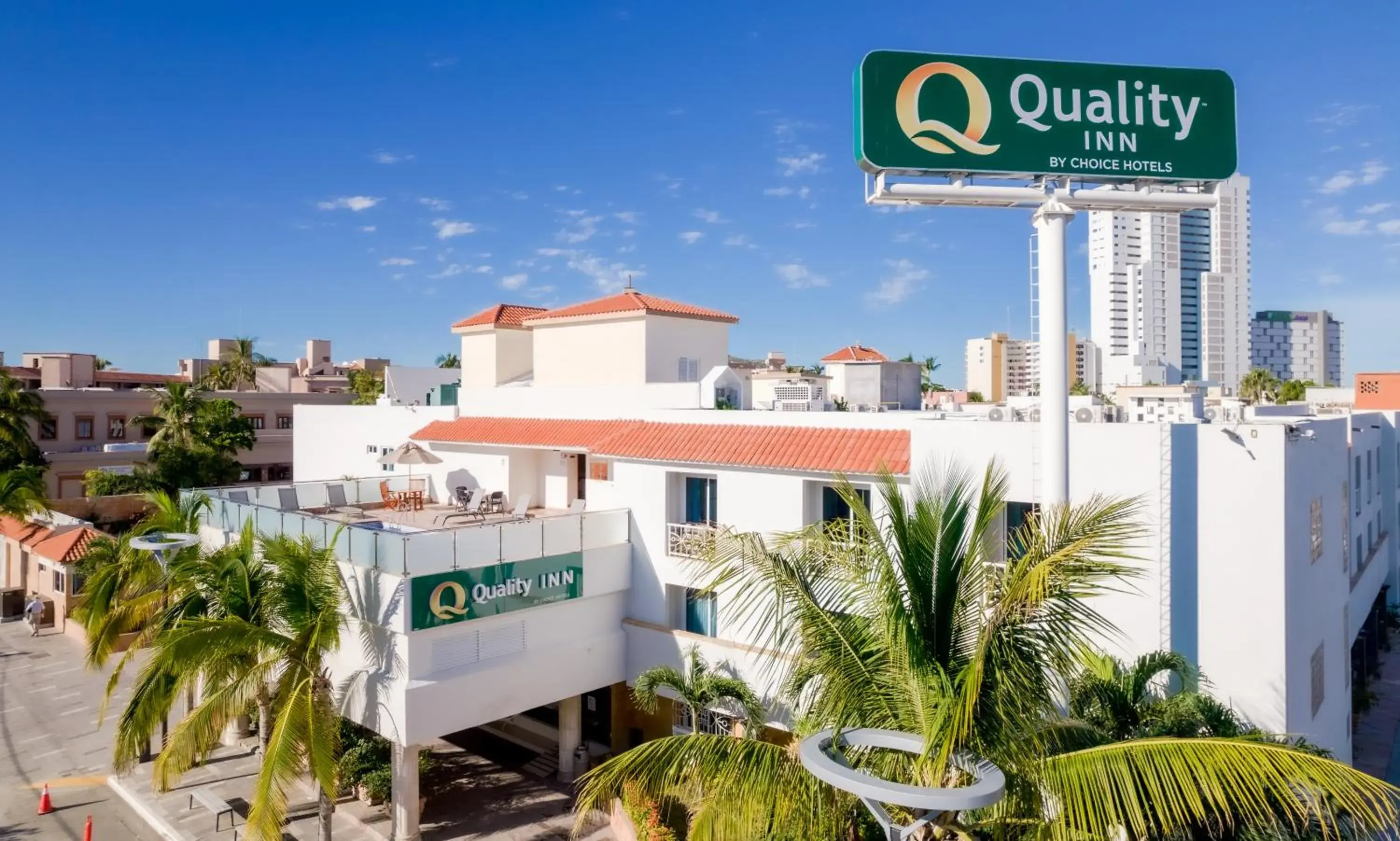 Property building in Quality Inn Mazatlan Property building in Quality Inn Mazatlan