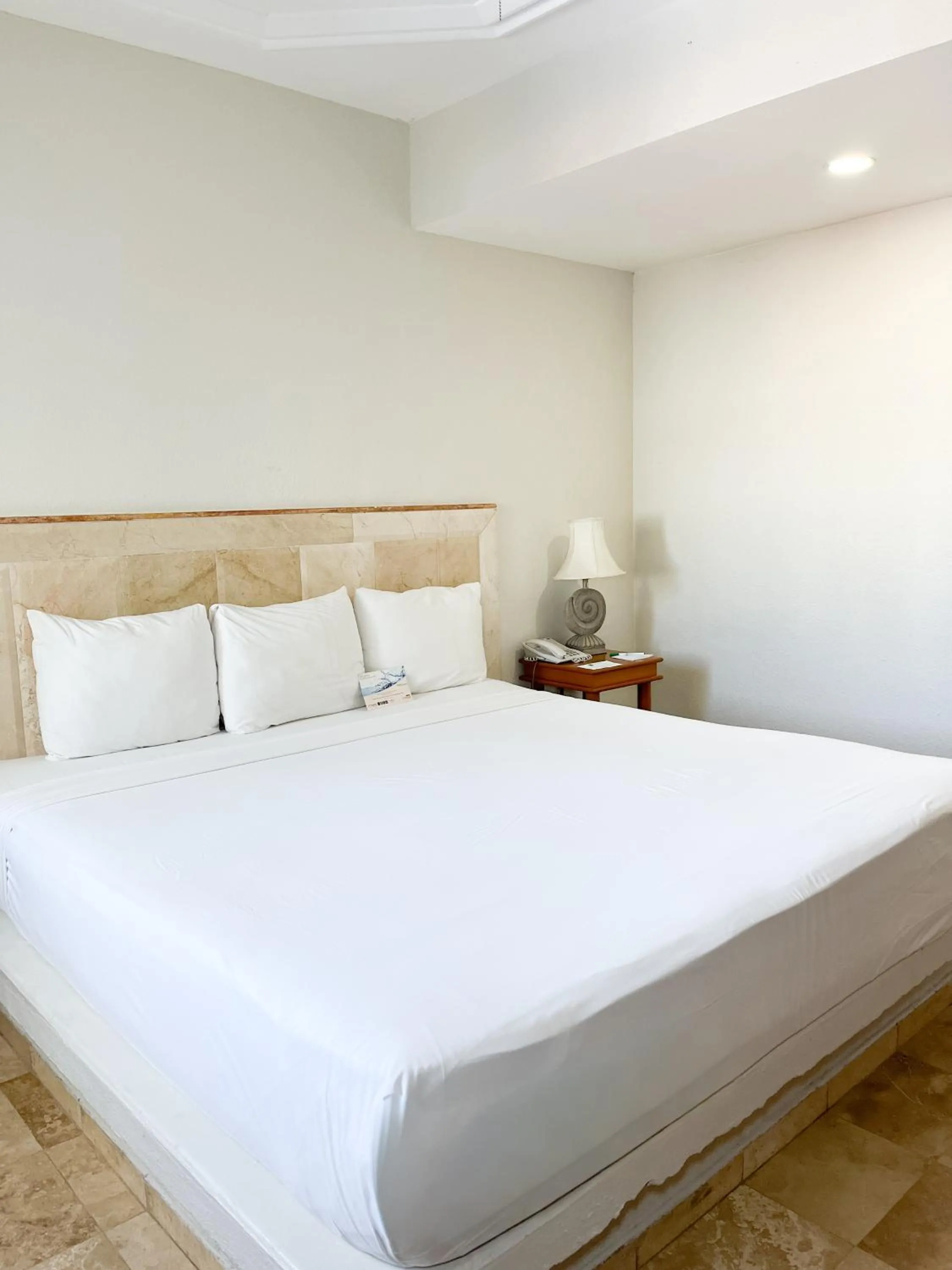 Bed in Quality Inn Mazatlan