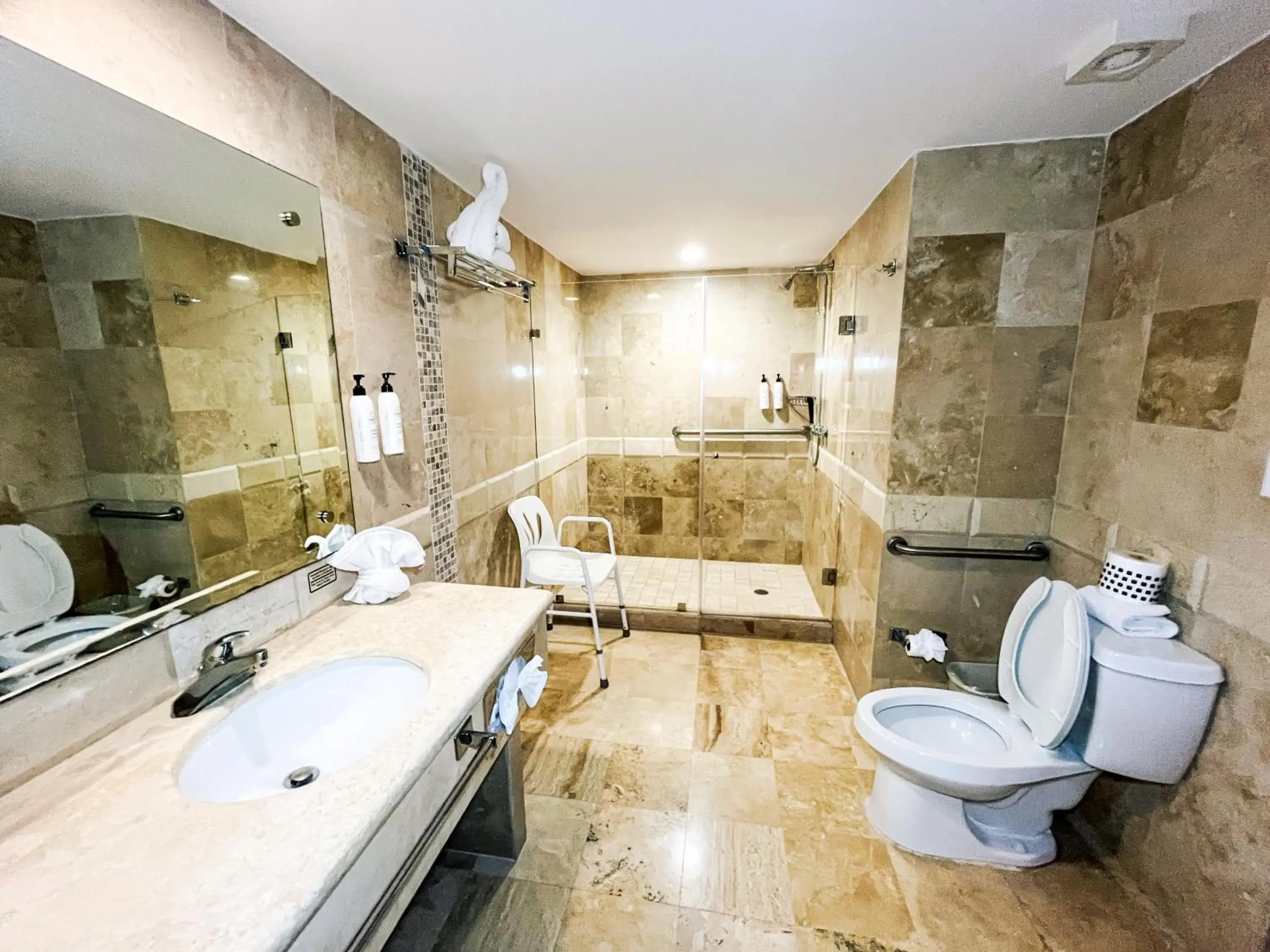 Bathroom in Quality Inn Mazatlan Bathroom in Quality Inn Mazatlan