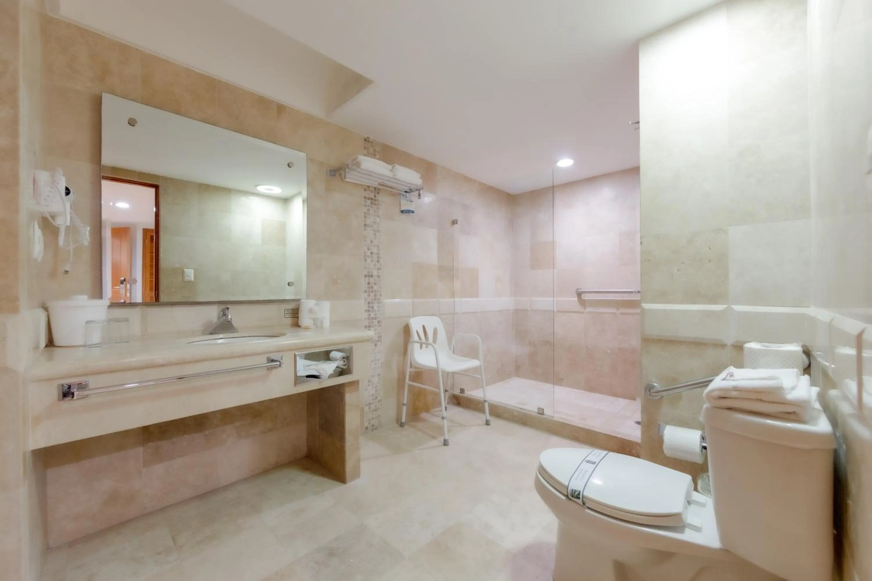 Bathroom in Quality Inn Mazatlan