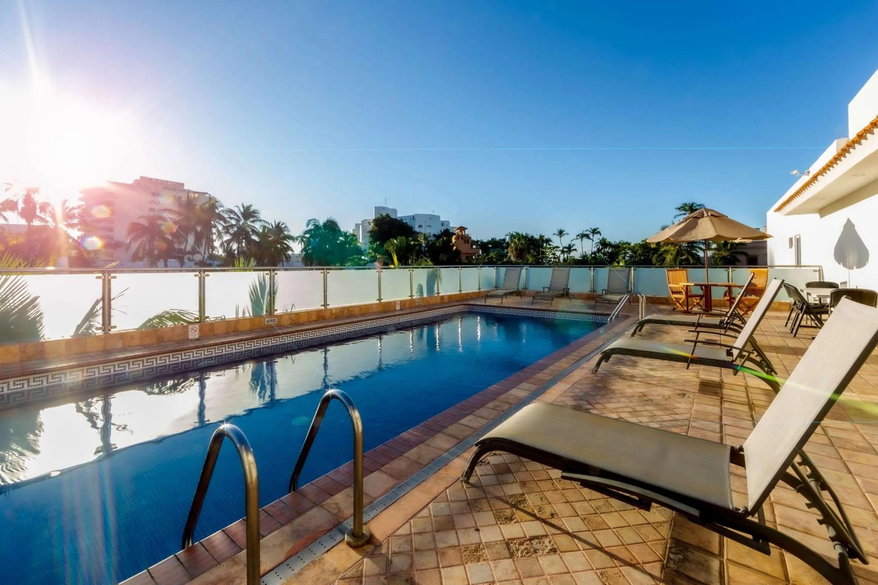 Swimming pool in Quality Inn Mazatlan