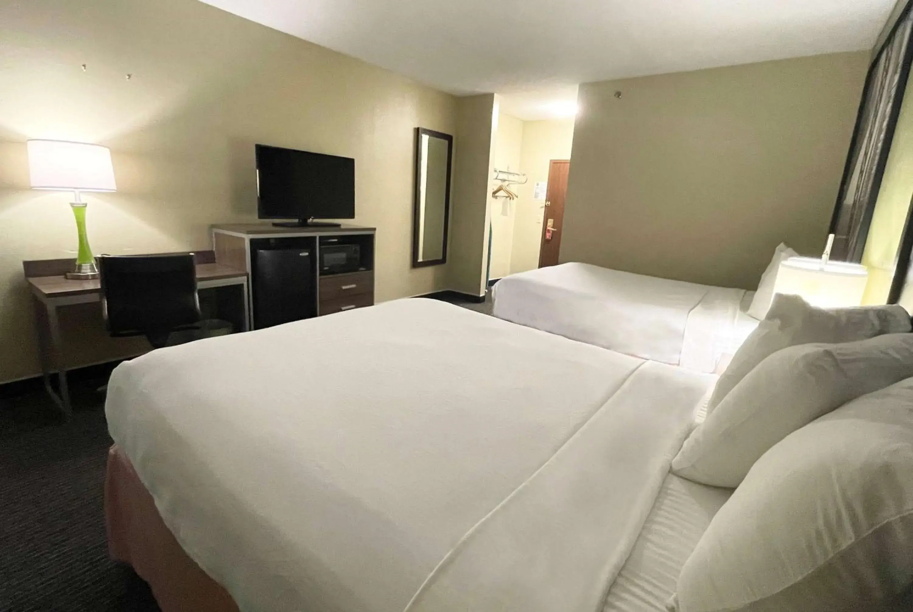 Photo of the whole room, Bed in Super 8 by Wyndham St Charles Photo of the whole room, Bed in Super 8 by Wyndham St Charles