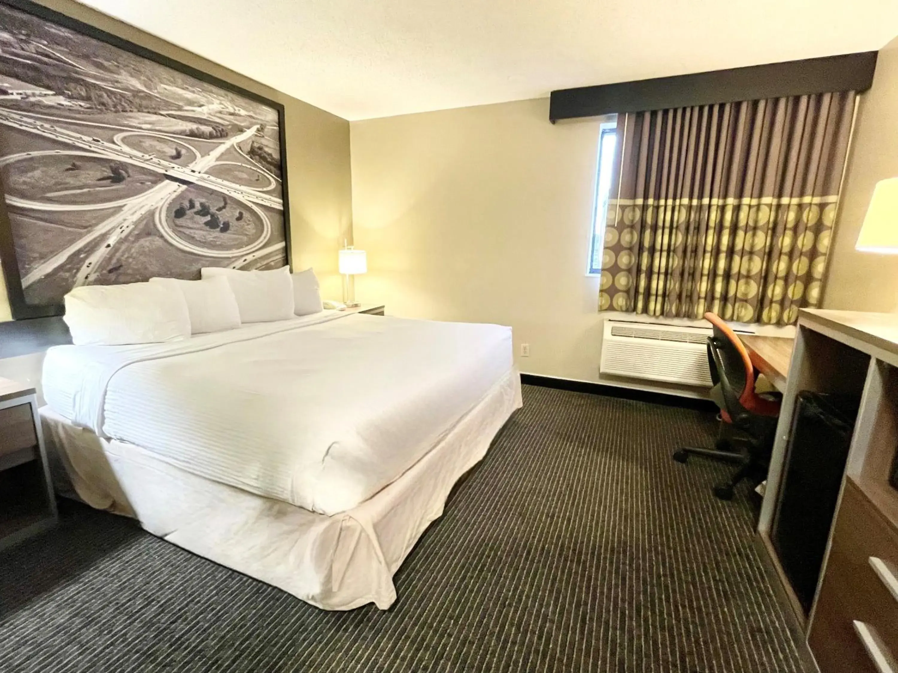 Bed in Super 8 by Wyndham St Charles Bed in Super 8 by Wyndham St Charles