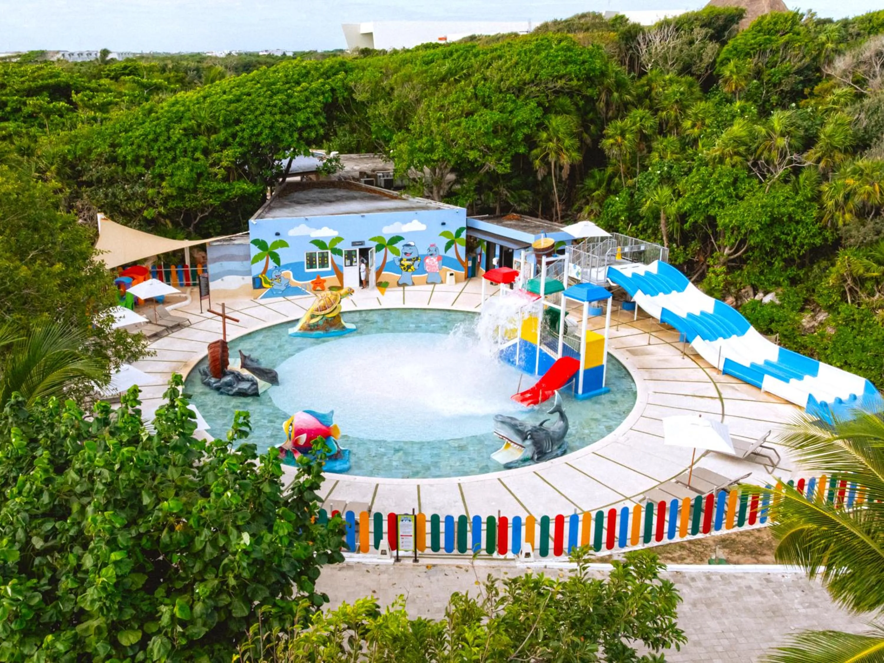 Swimming pool in Grand Sirenis Riviera Maya Resort & Spa All Inclusive