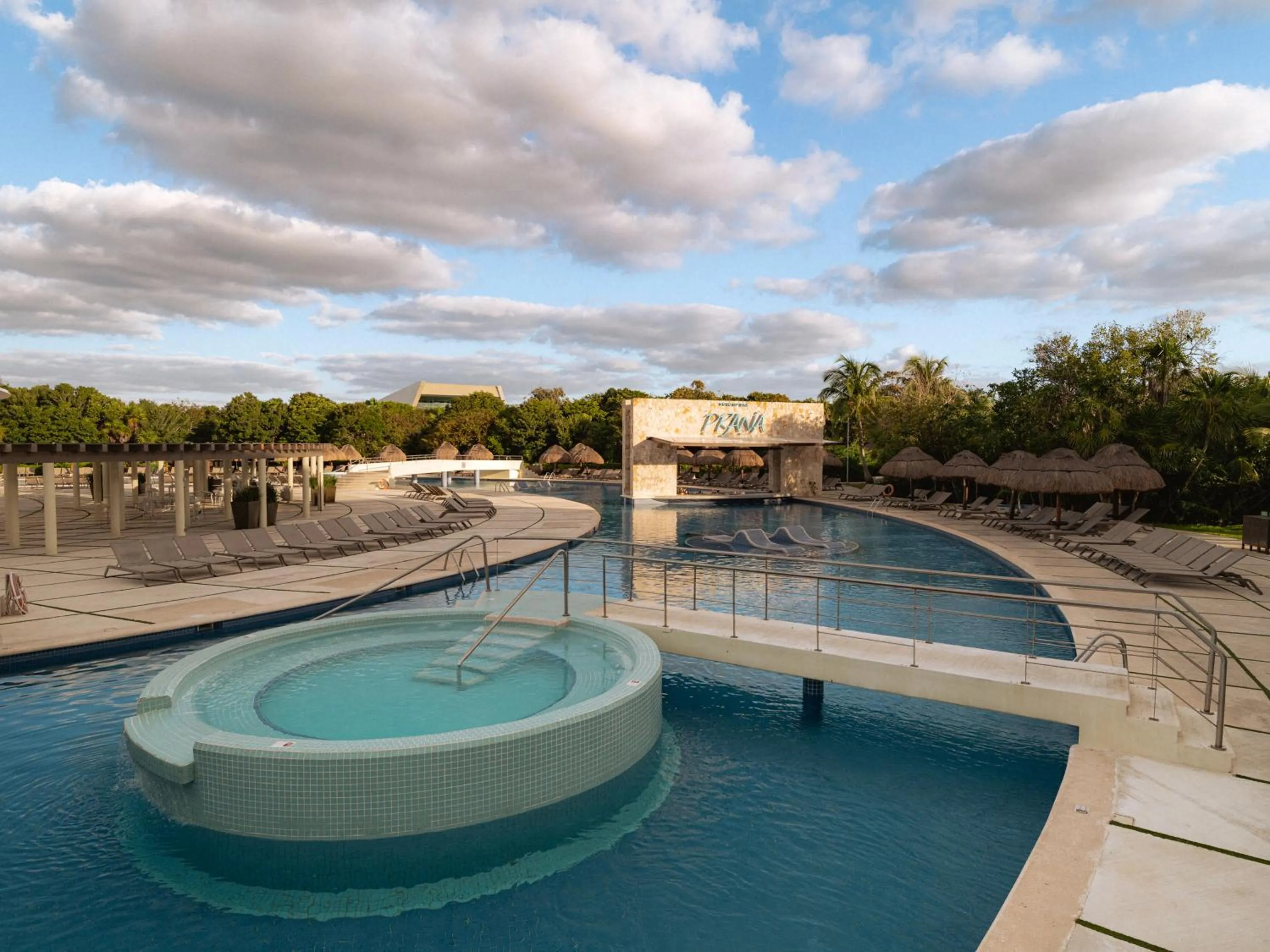 Swimming pool in Grand Sirenis Riviera Maya Resort & Spa All Inclusive