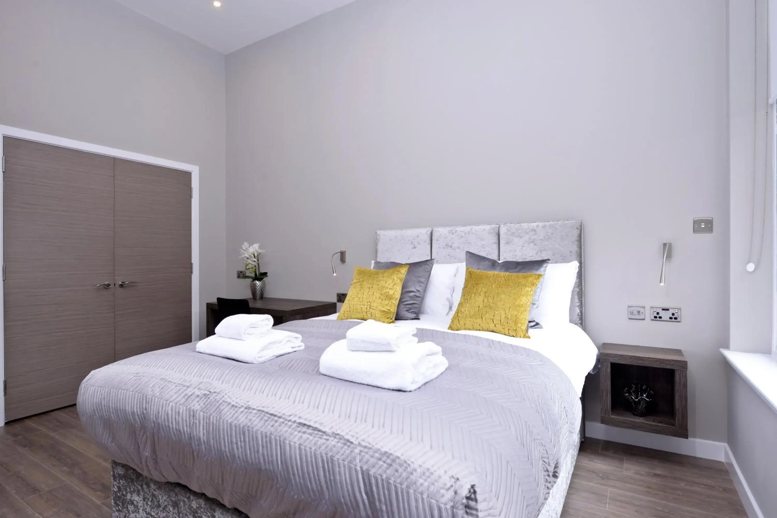 Bed in Nelson Mandela Place Apartments Bed in Nelson Mandela Place Apartments