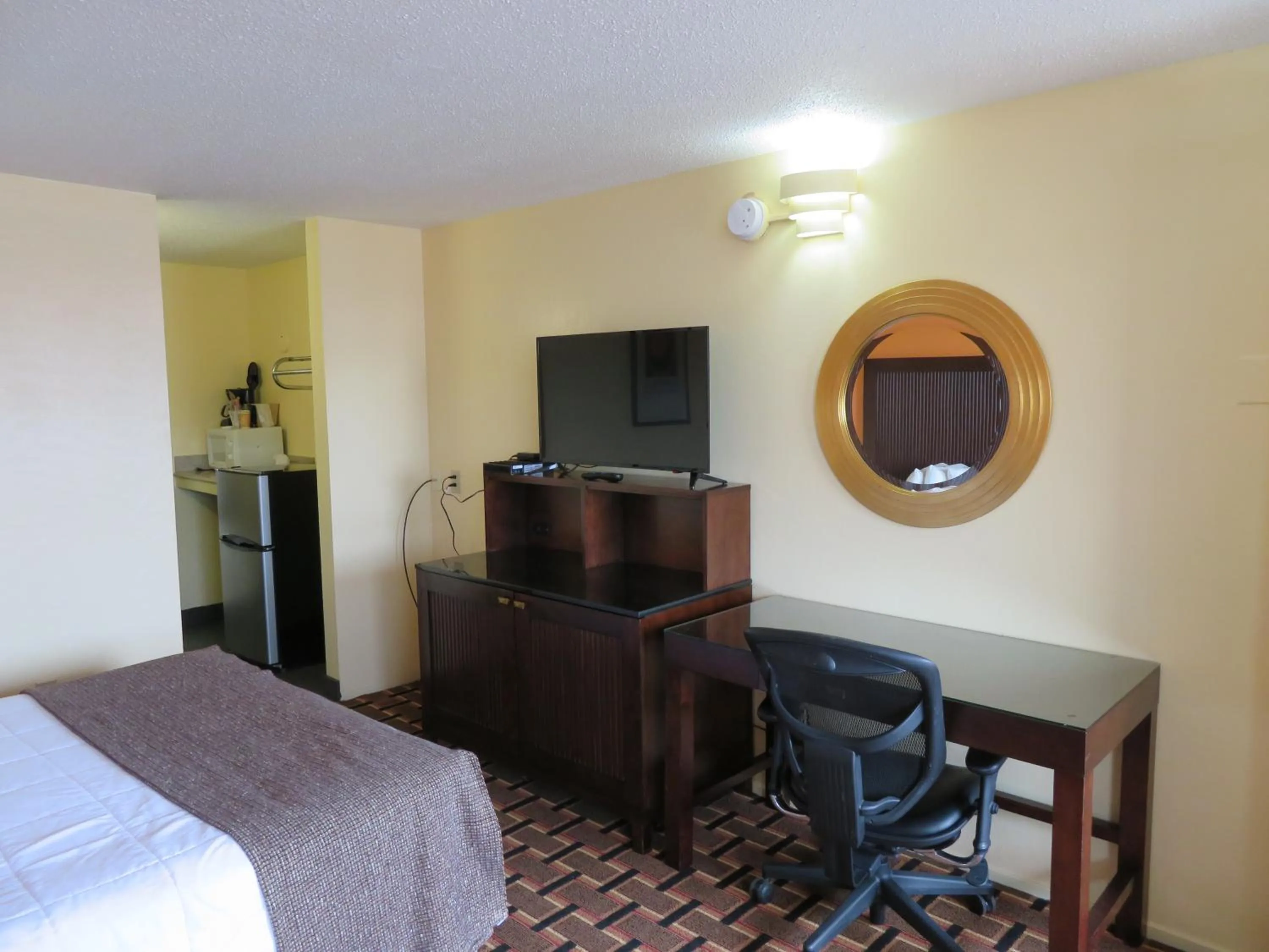 Bed in Royal Crest Motel