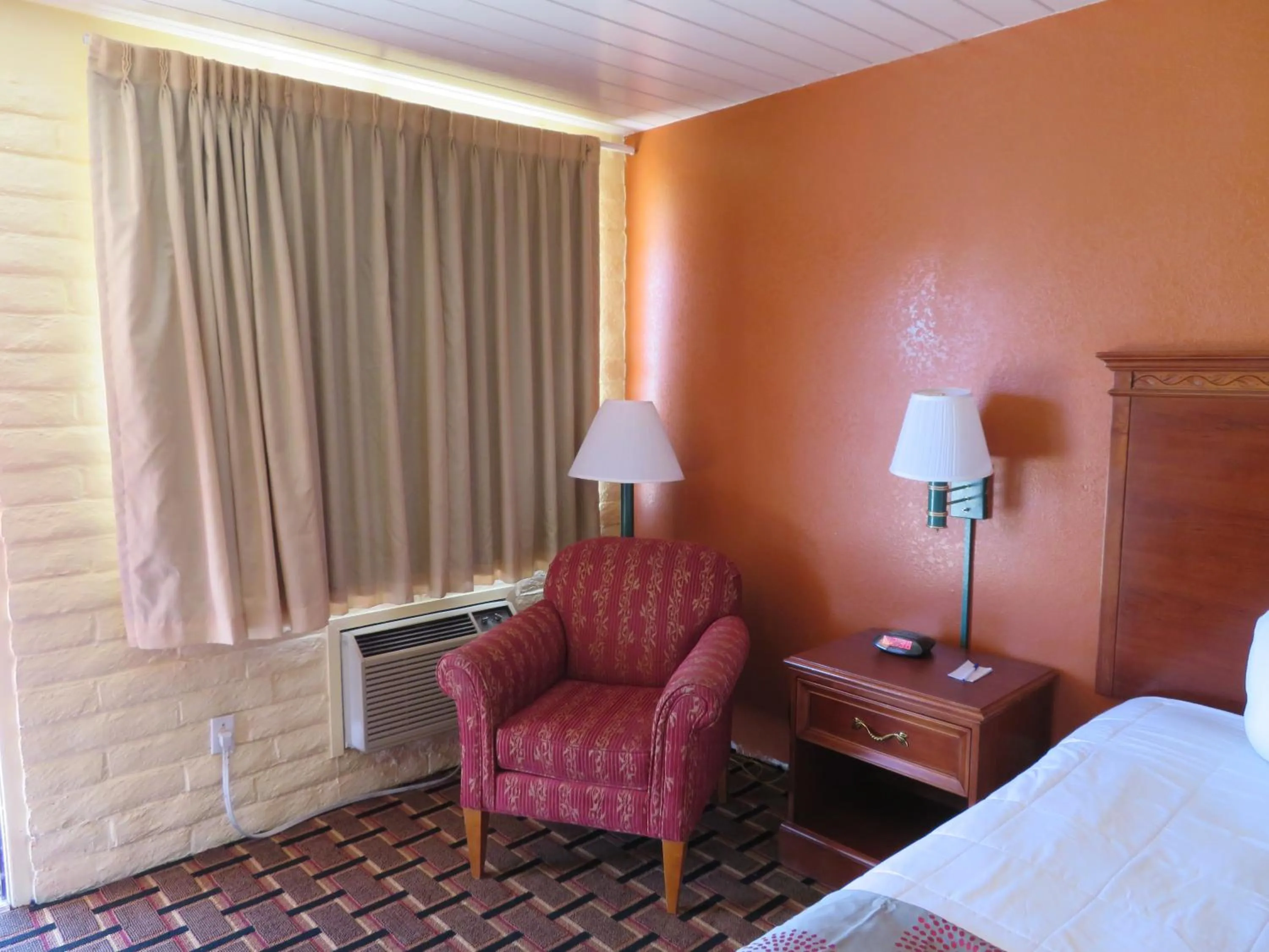 Bed in Royal Crest Motel