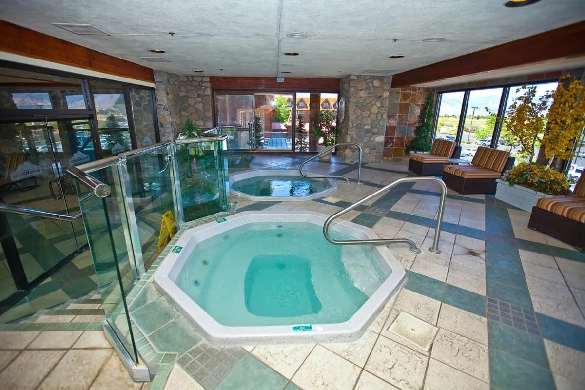 Carson Valley Motor Lodge and Suites