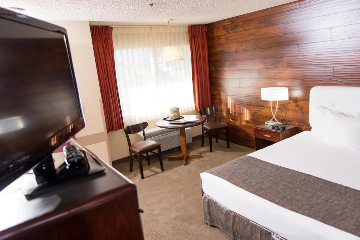 Bed in Carson Valley Motor Lodge and Suites