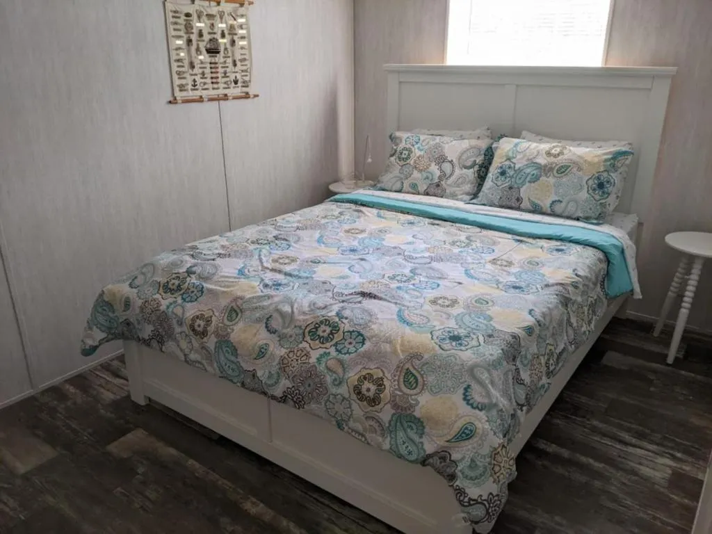 Bed in Lakeside Vacations