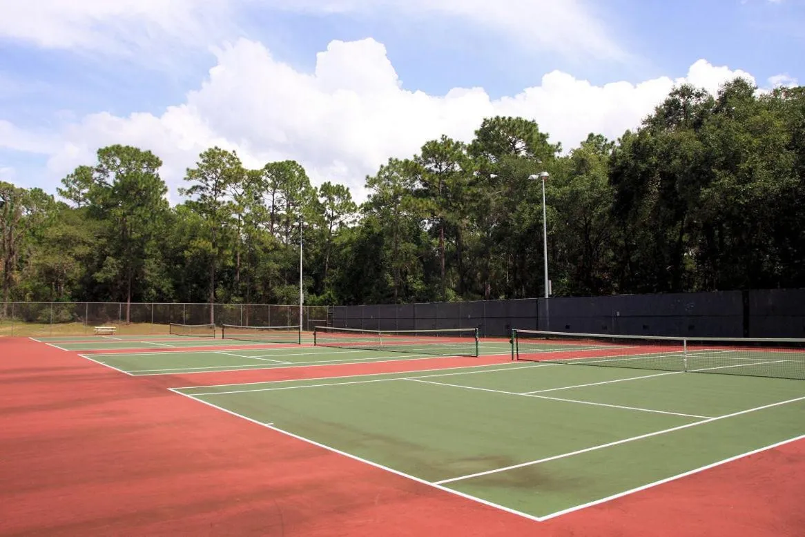 Tennis court in Lakeside Vacations