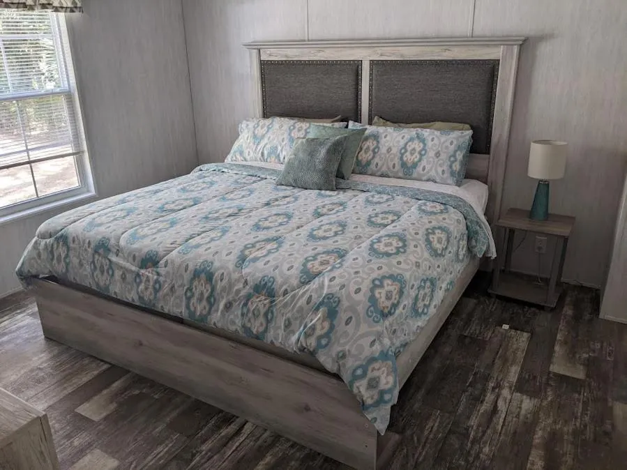 Bed in Lakeside Vacations