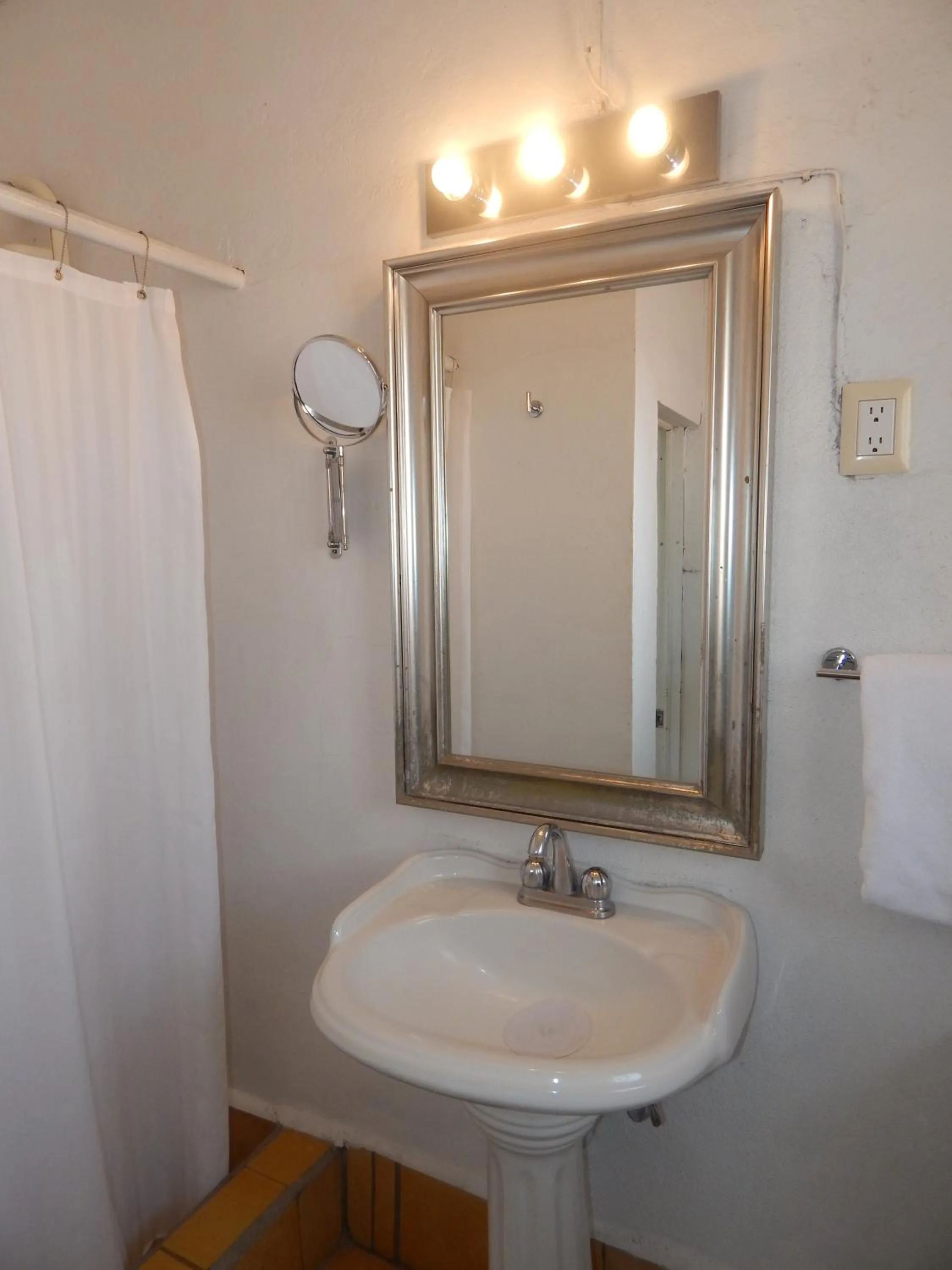 Bathroom in Suites Santo Domingo