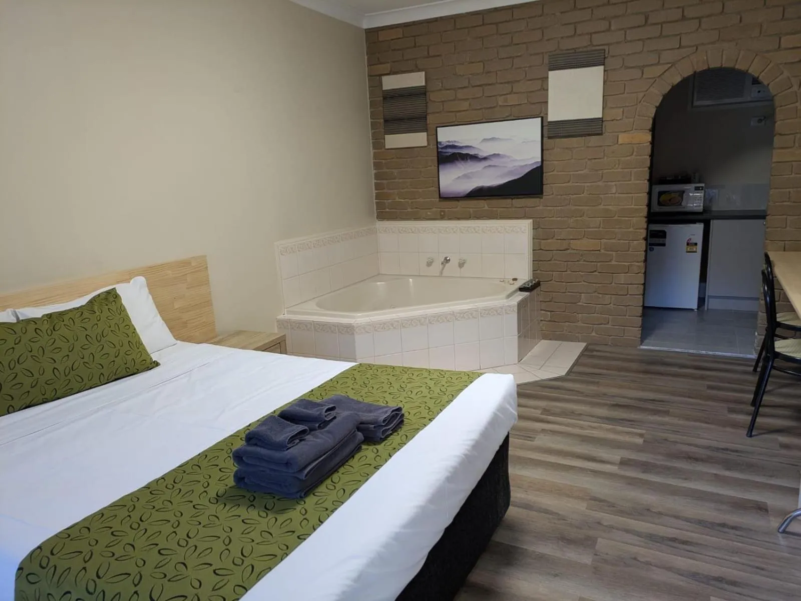 Bed in Albury Classic Motor Inn