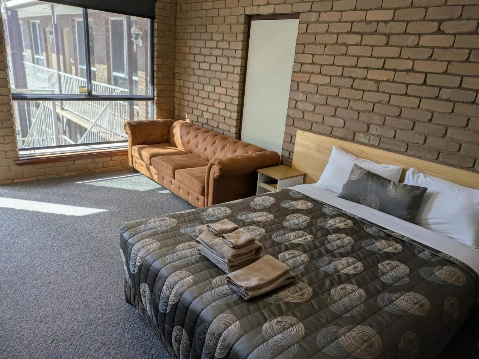 Upstairs Queen Room - No Pets in Albury Classic Motor Inn Upstairs Queen Room - No Pets in Albury Classic Motor Inn